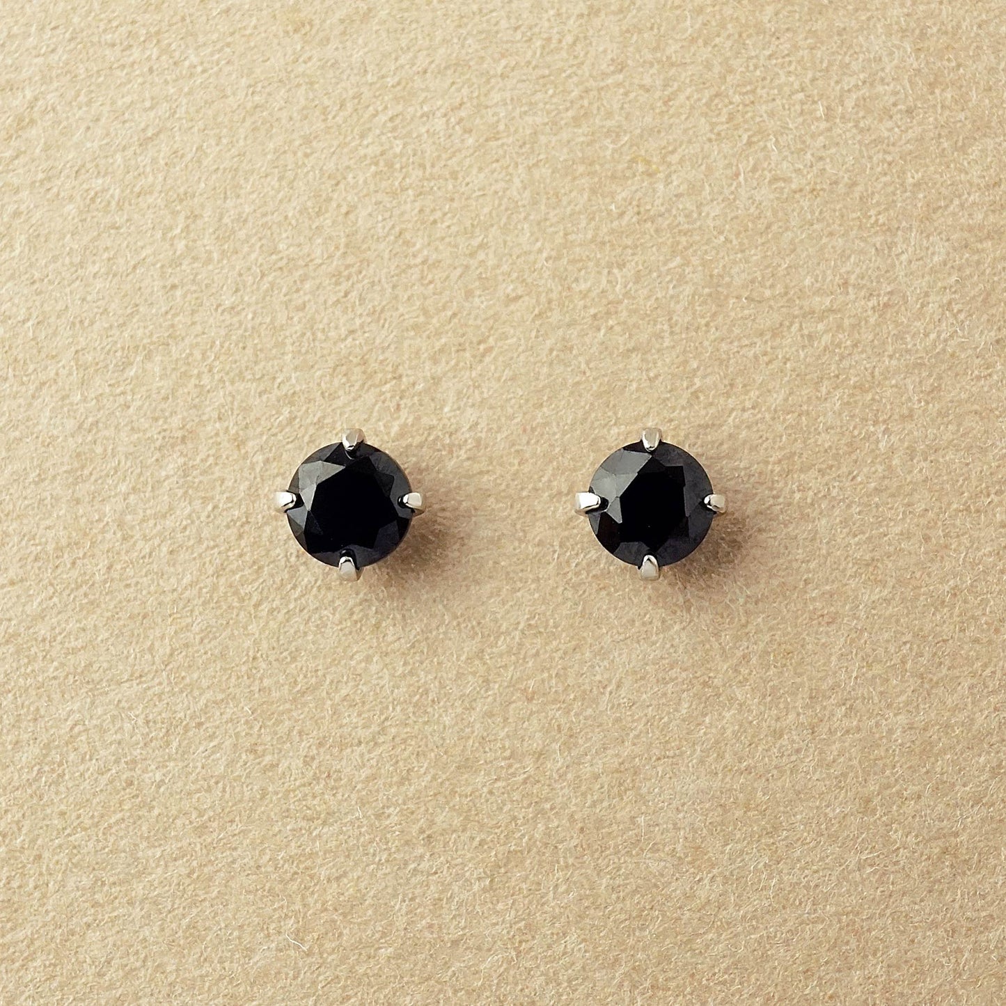 [Second Earrings] Platinum Black Spinel Earrings - Product Image
