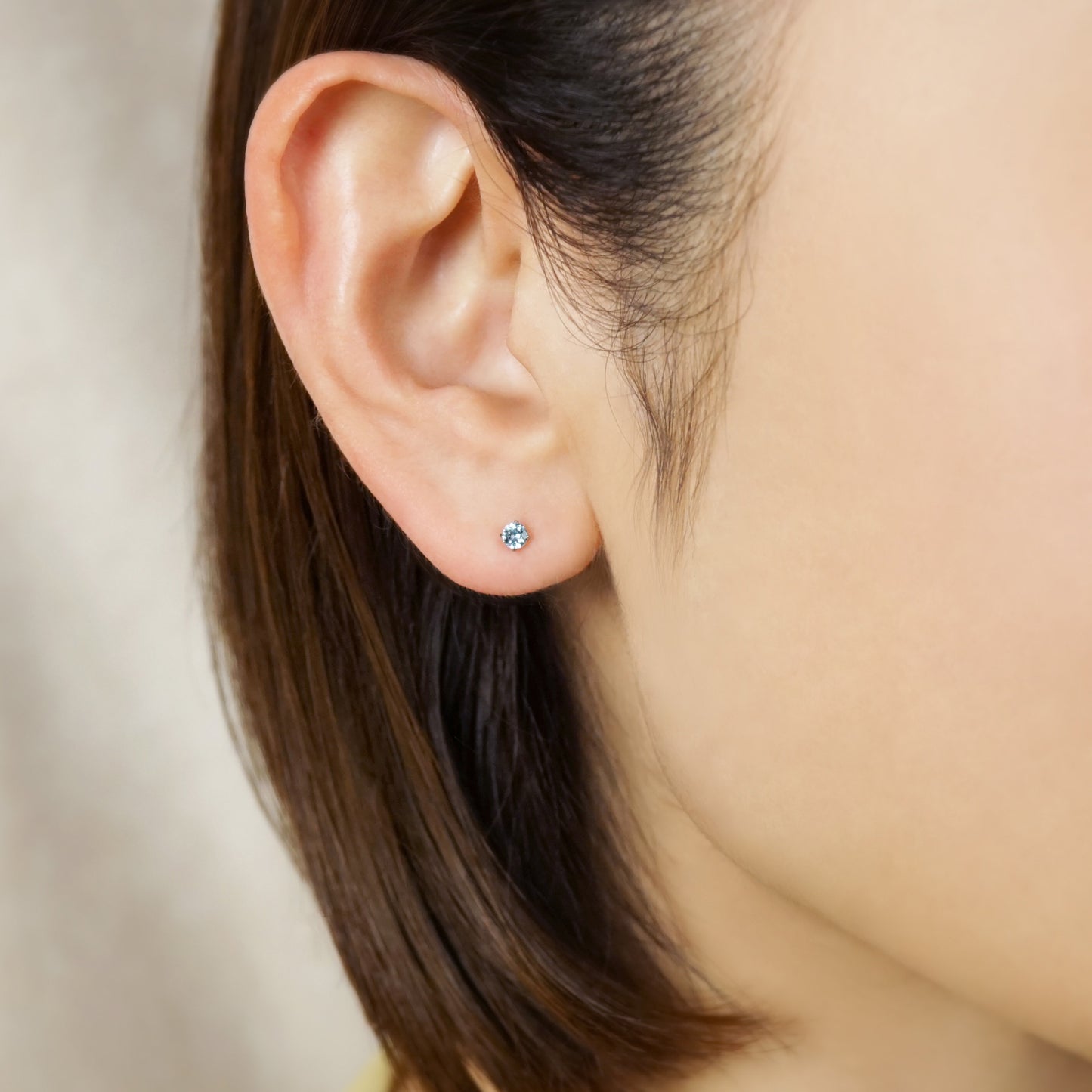 [Second Earrings] Platinum Santa Maria Aquamarine Earrings - Model Image