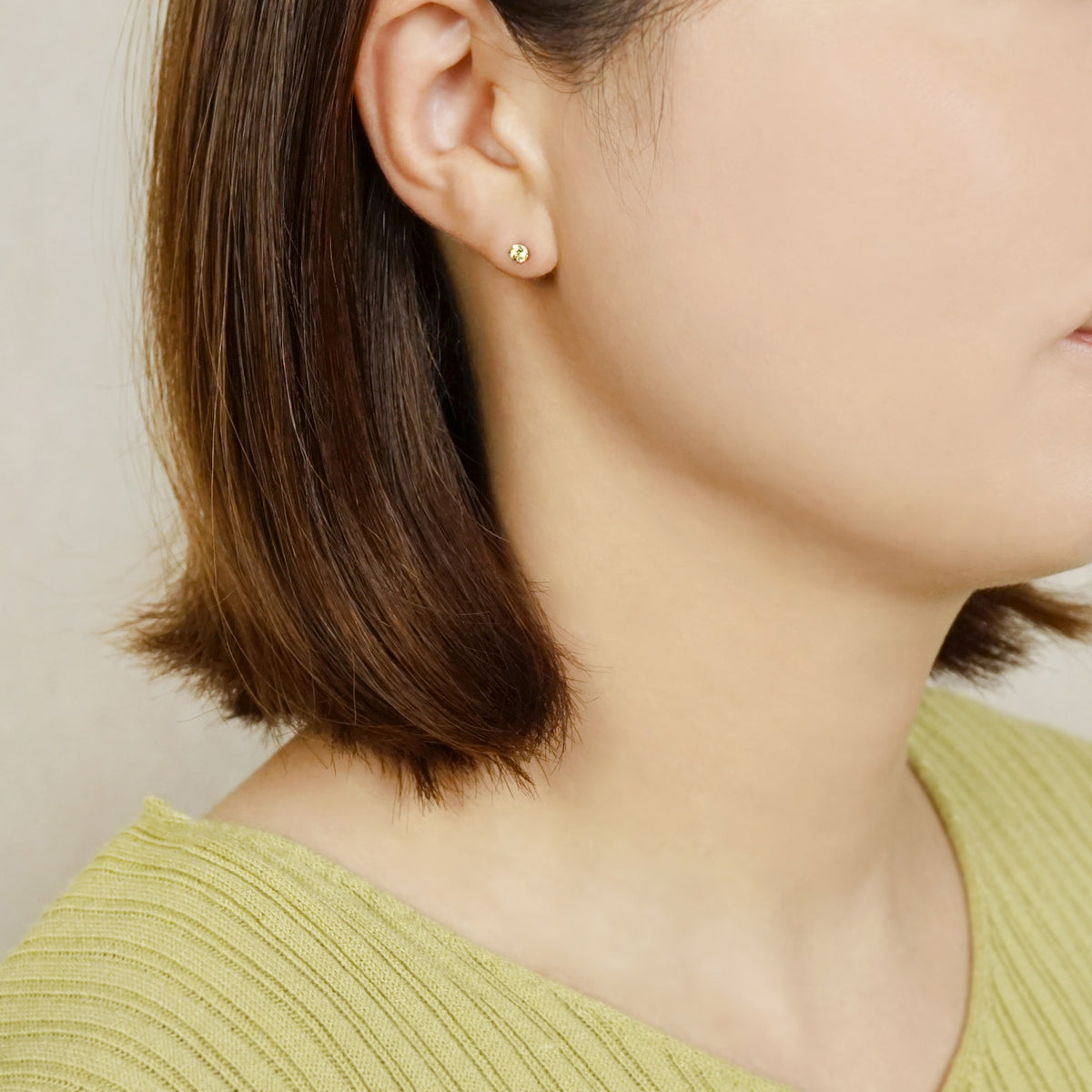 [Second Earrings] Platinum Yellow Beryl Earrings - Model Image