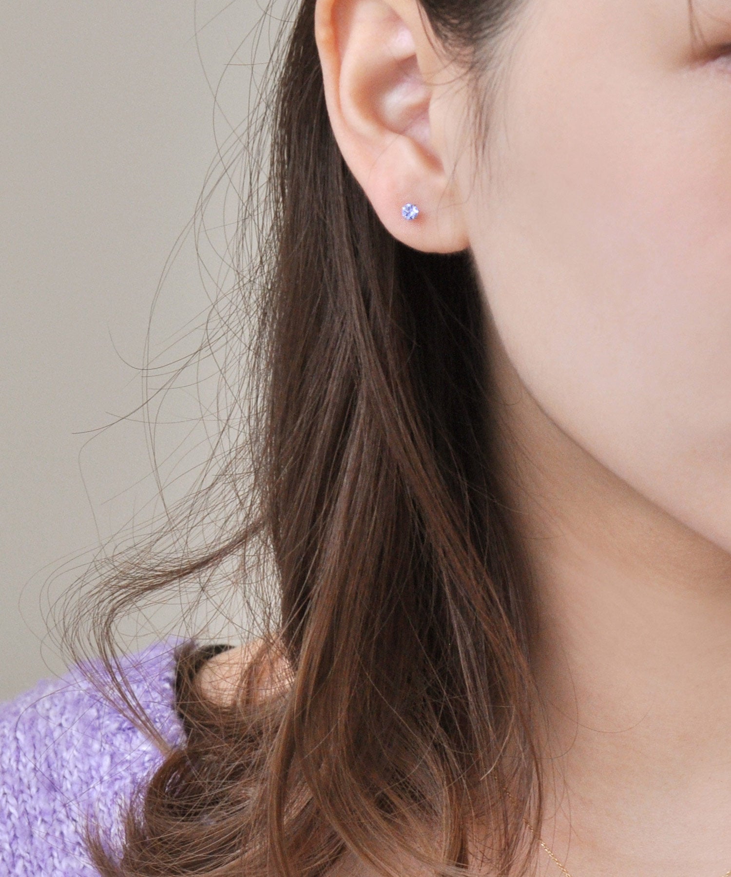[Second Earrings] 18K Yellow Gold Tanzanite Earrings - Model Image