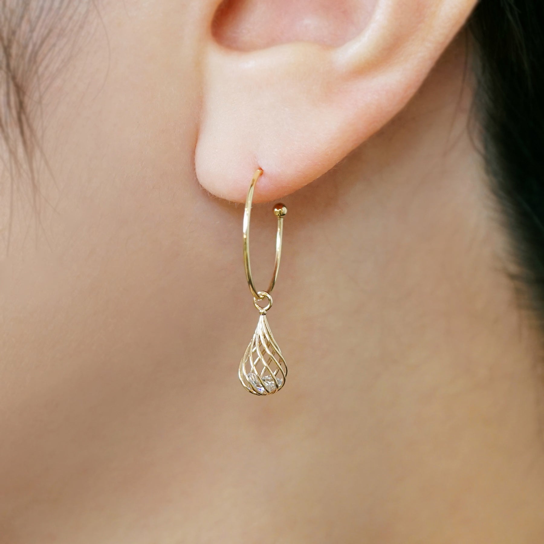 [Pannier] 18K/10K Spiral Drop Earrings (Yellow Gold) - Model Image
