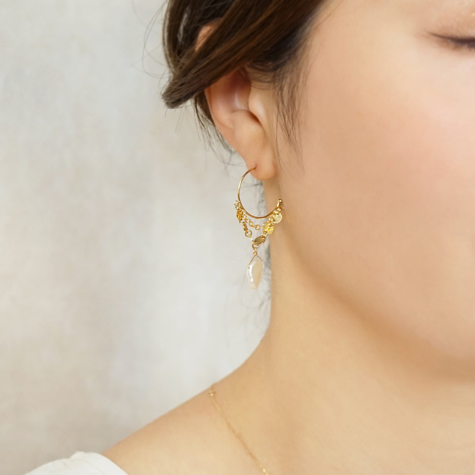 Gold Filled Freshwater Pearl Earrings [Nature Coin] - Model Image