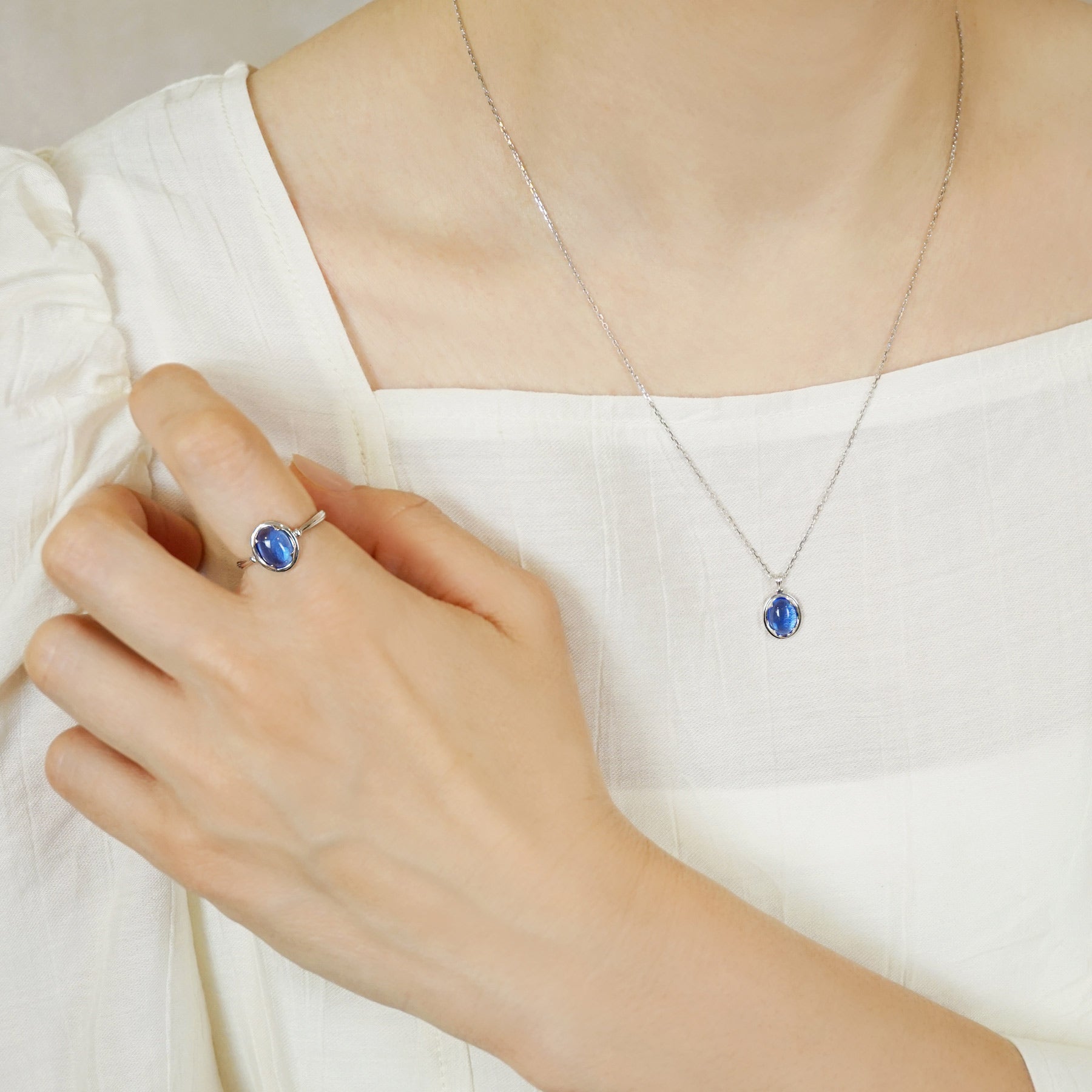 925 Sterling Silver Blue Quartz Necklace [Fragrance] - Model Image
