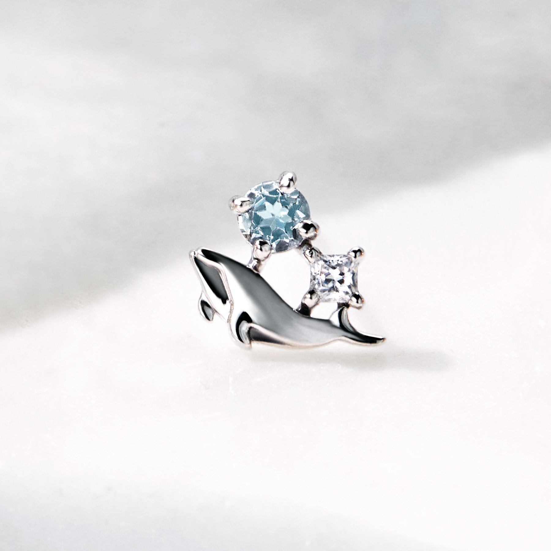 [Solo Earring] 14K/10K Whale Single Earring (White Gold) - Product Image