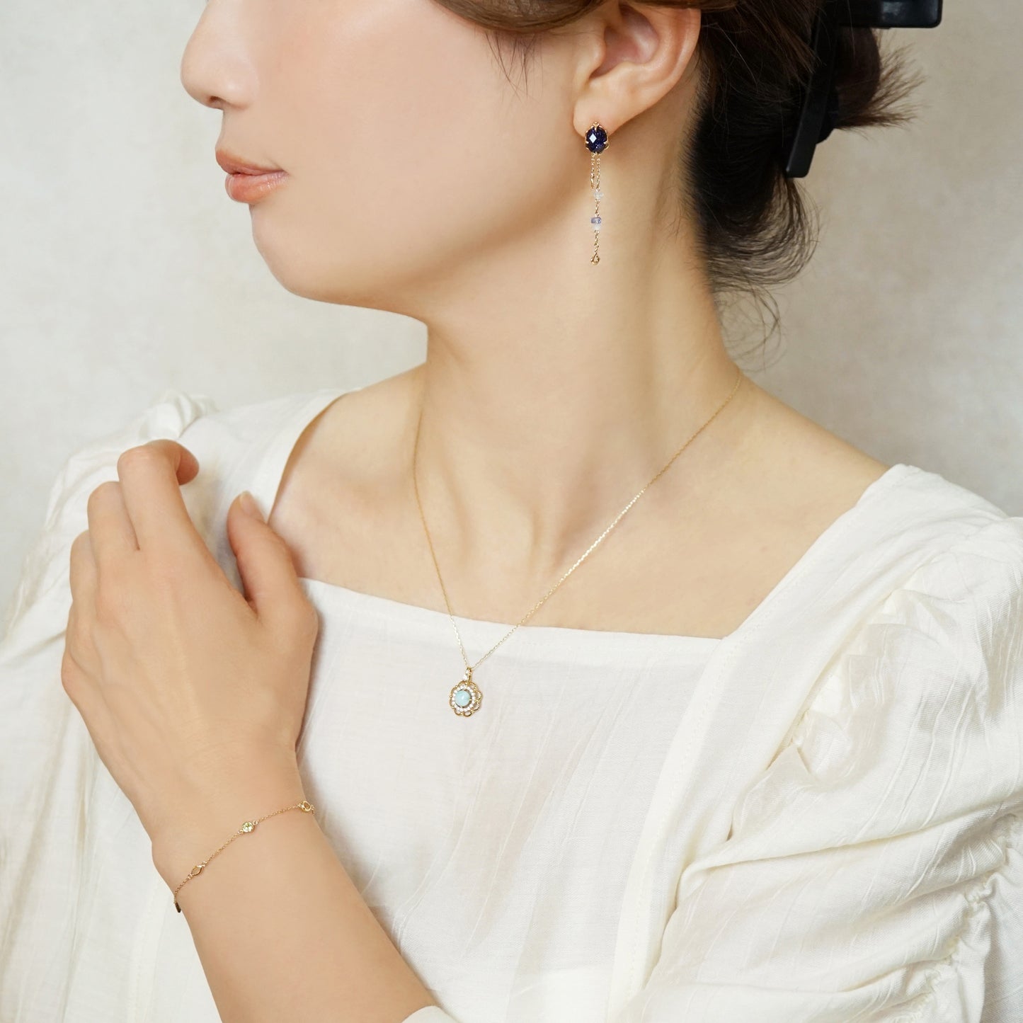 18K/10K 3Way Blue Goldstone Earrings [Mirror in the Sea] (Yellow Gold) - Model Image