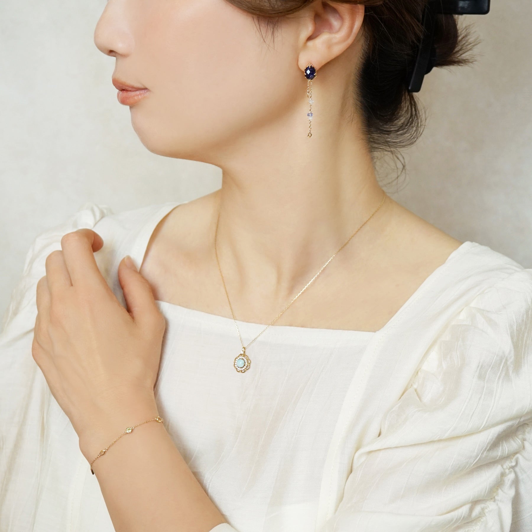 18K/10K 3Way Blue Goldstone Earrings [Mirror in the Sea] (Yellow Gold) - Model Image