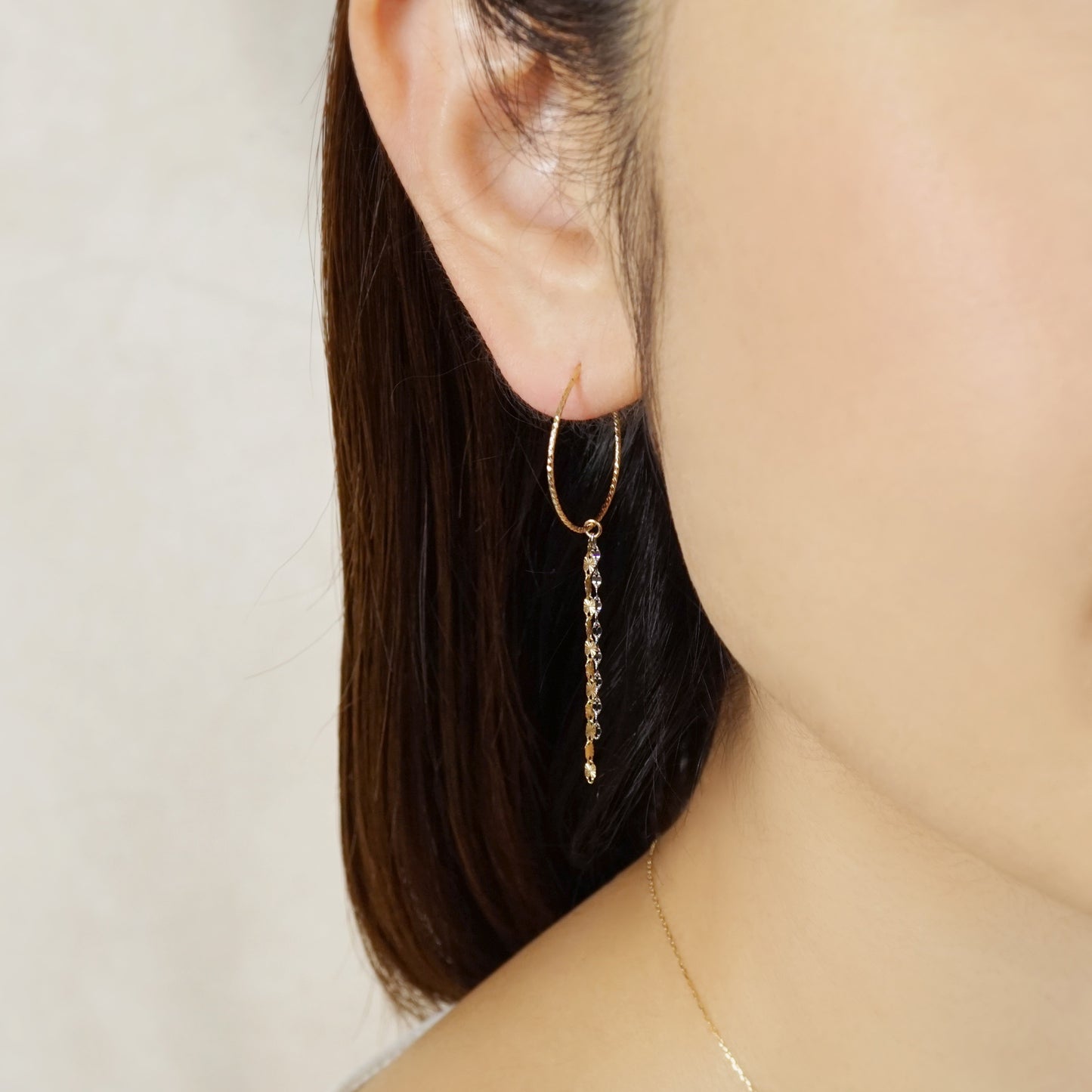 [Palette] 10K Bicolor Chain Charms (Yellow Gold / White Gold) - Model Image