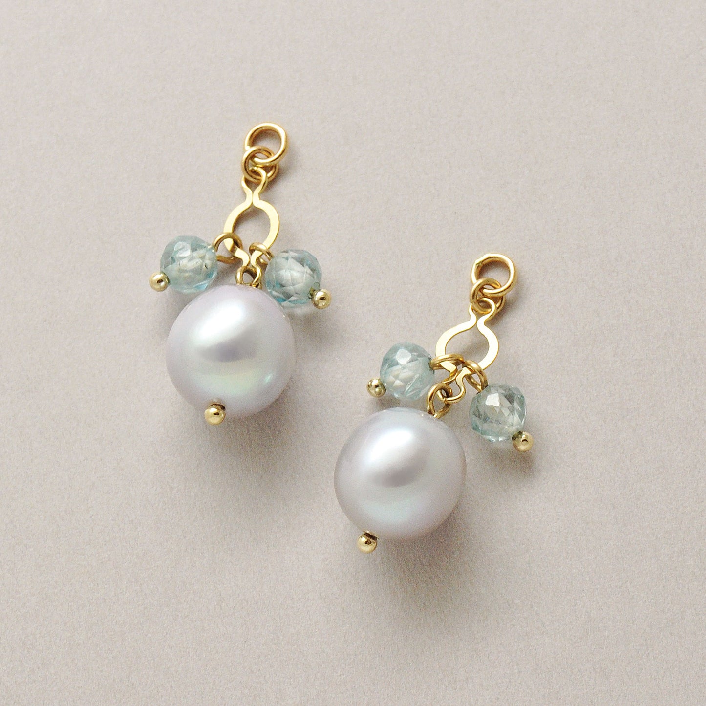 [Palette] 10K Grey Pearl Charms (Yellow Gold) - Product Image