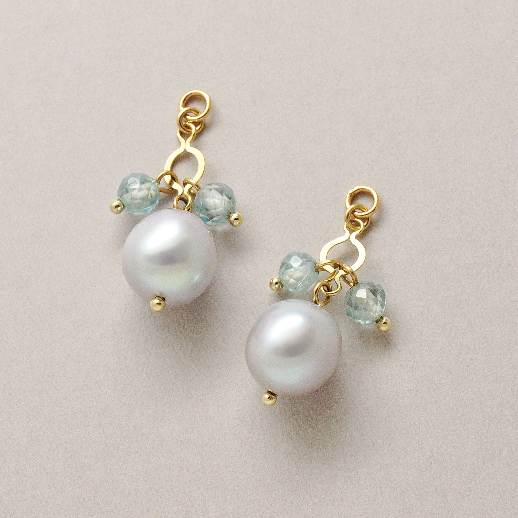 [Palette] 10K Grey Pearl Charms (Yellow Gold) - Product Image