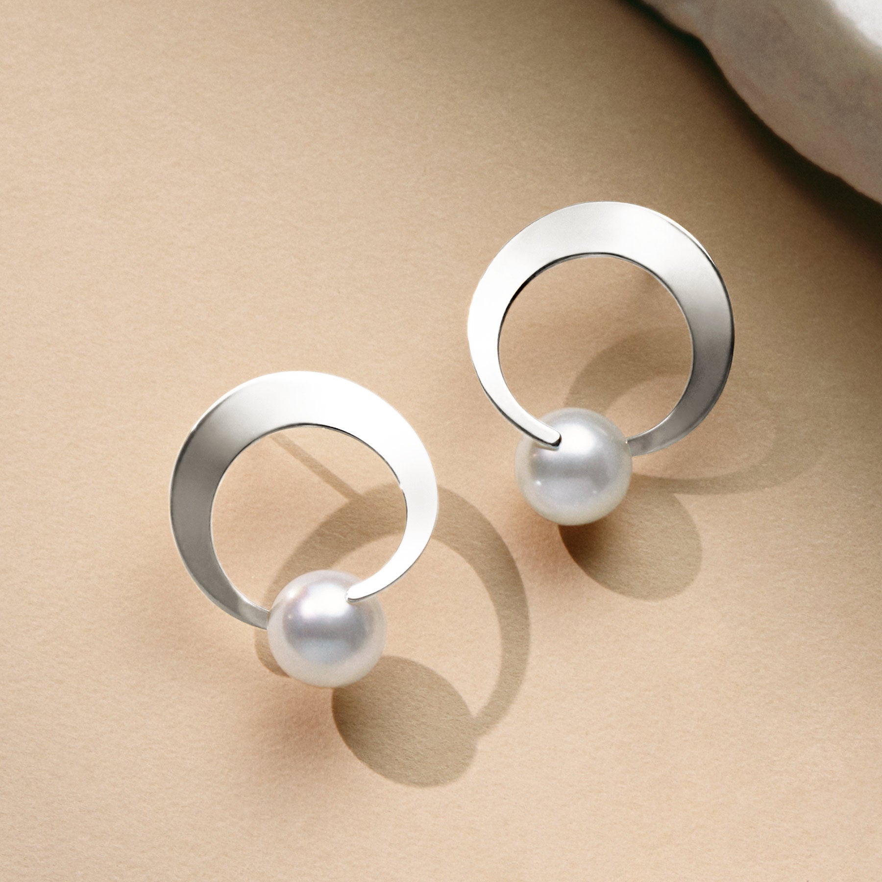 14K/10 Akoya Pearl Circle Design Earrings (White Gold) - Product Image