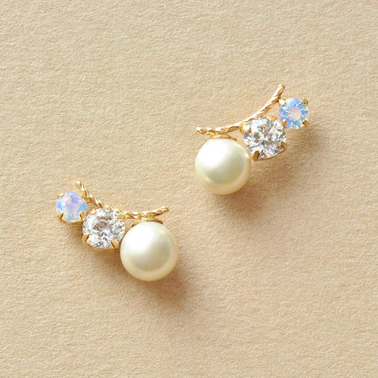 10K 3-Stone Gradation Meteor Earrings (Yellow Gold) - Product Image