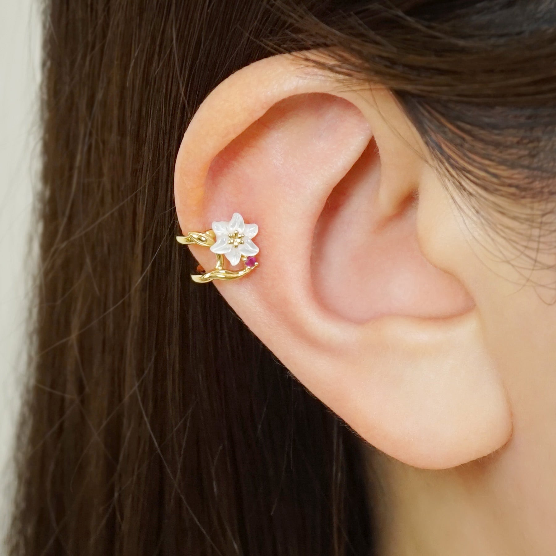[Birth Flower Jewelry] July - Lily Ear Cuff - Model Image