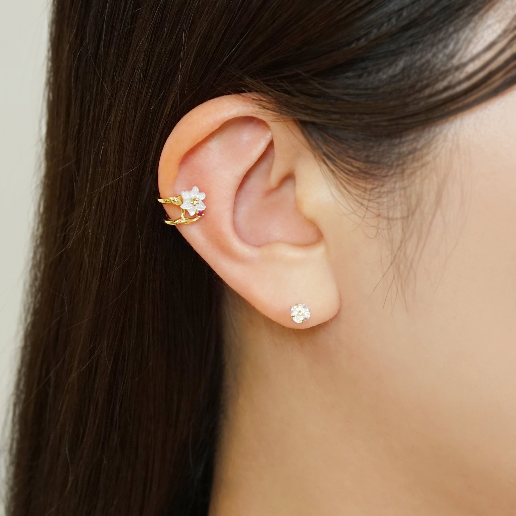 [Birth Flower Jewelry] July - Lily Ear Cuff - Model Image