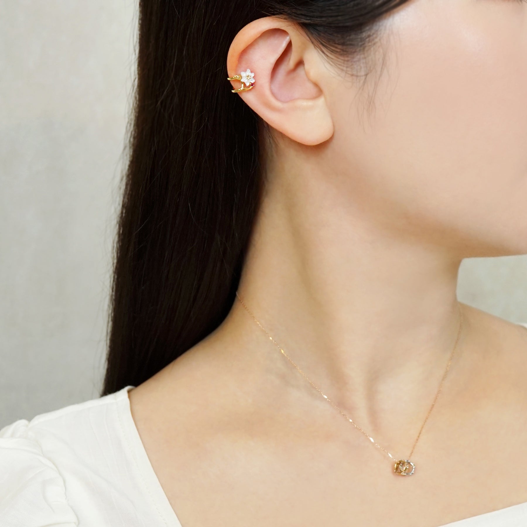 [Birth Flower Jewelry] July - Lily Ear Cuff - Model Image