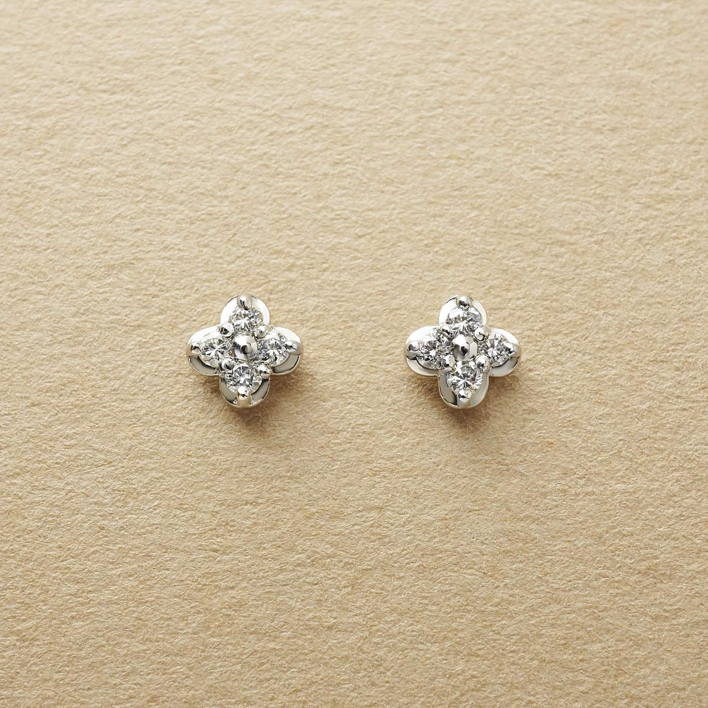 [Second Earrings] Platinum 0.08ct Diamond Flower Earrings - Product Image
