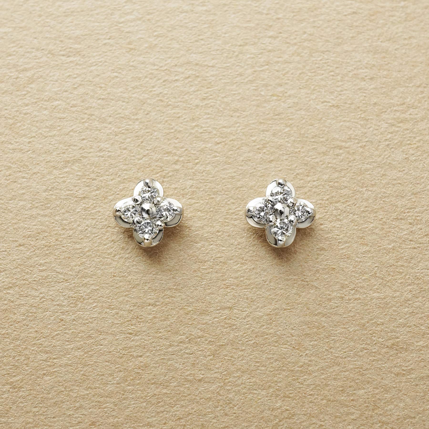 [Second Earrings] Platinum 0.08ct Diamond Flower Earrings - Product Image