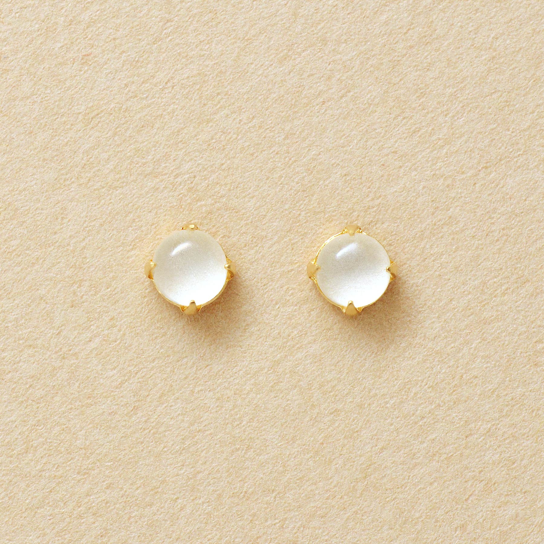 [Second Earrings] 18K Milky Quartz Cabochon Earrings (Yellow Gold) - Product Image