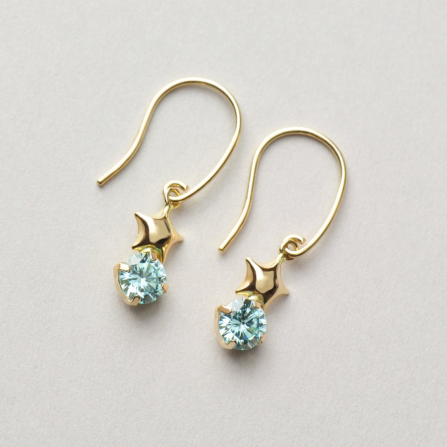 10K Star Wire Earrings (Yellow Gold) - Product Image