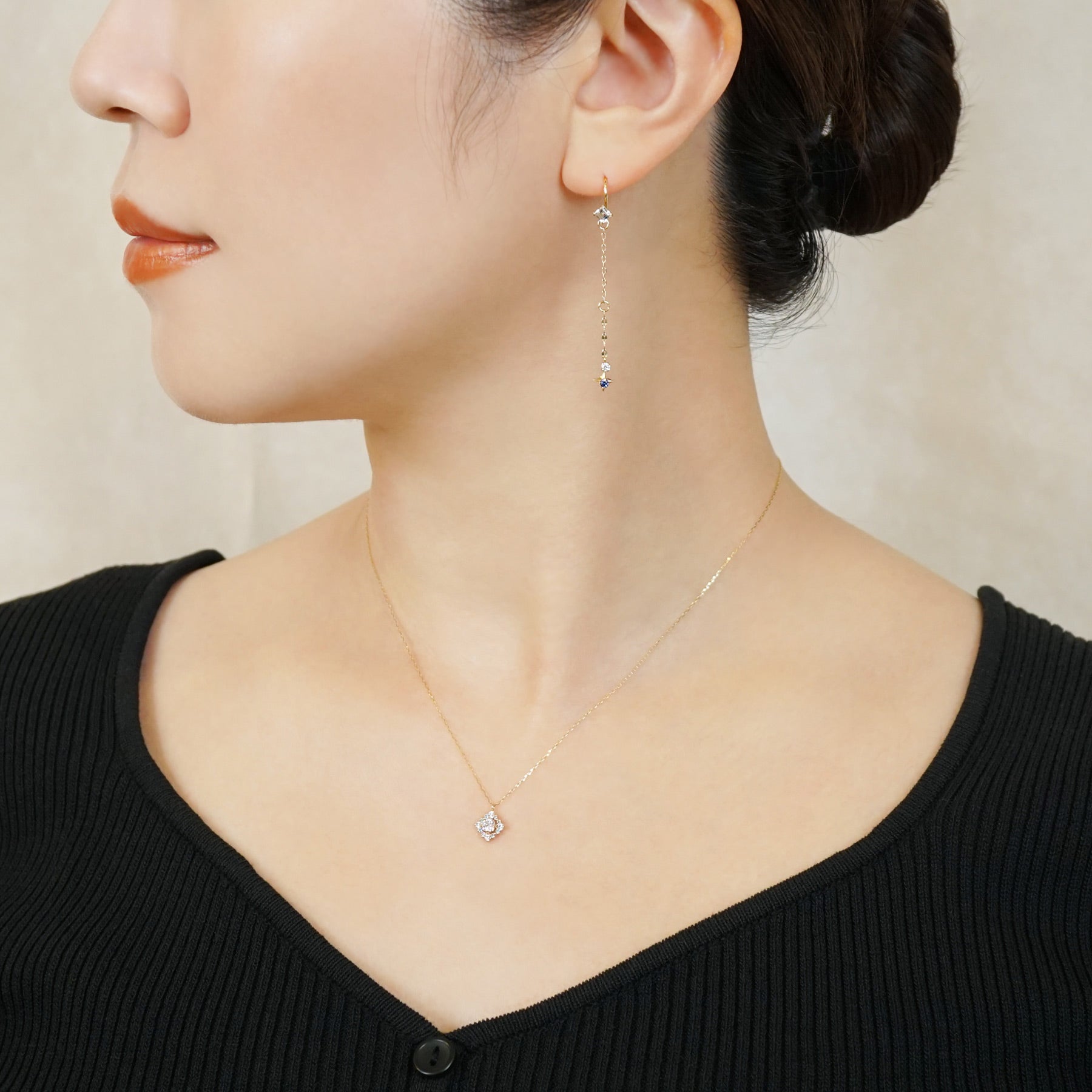 [Palette] 10K Moon & Star Moissanite 2Way Charms [Star Trail] (Yellow Gold) - Model Image