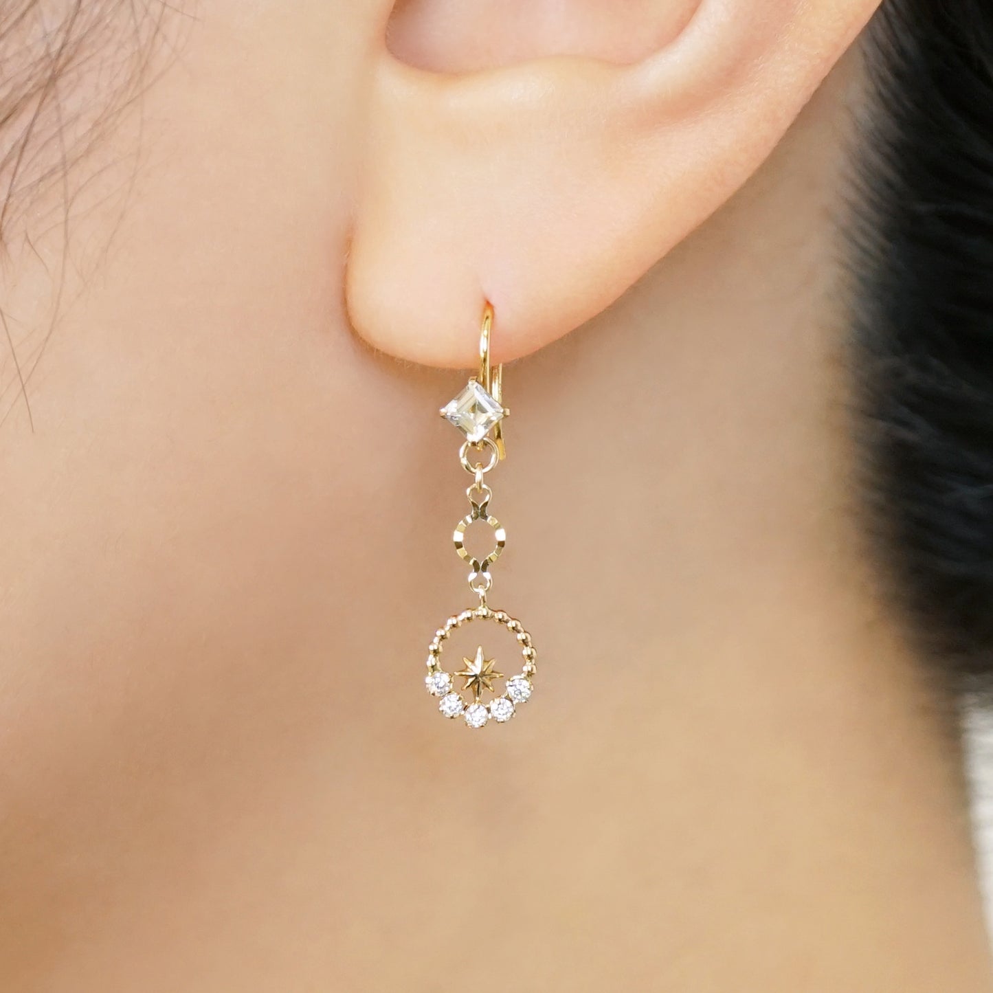 [Palette] 10K Moissanite Charms [Andromeda] (Yellow Gold) - Model Image