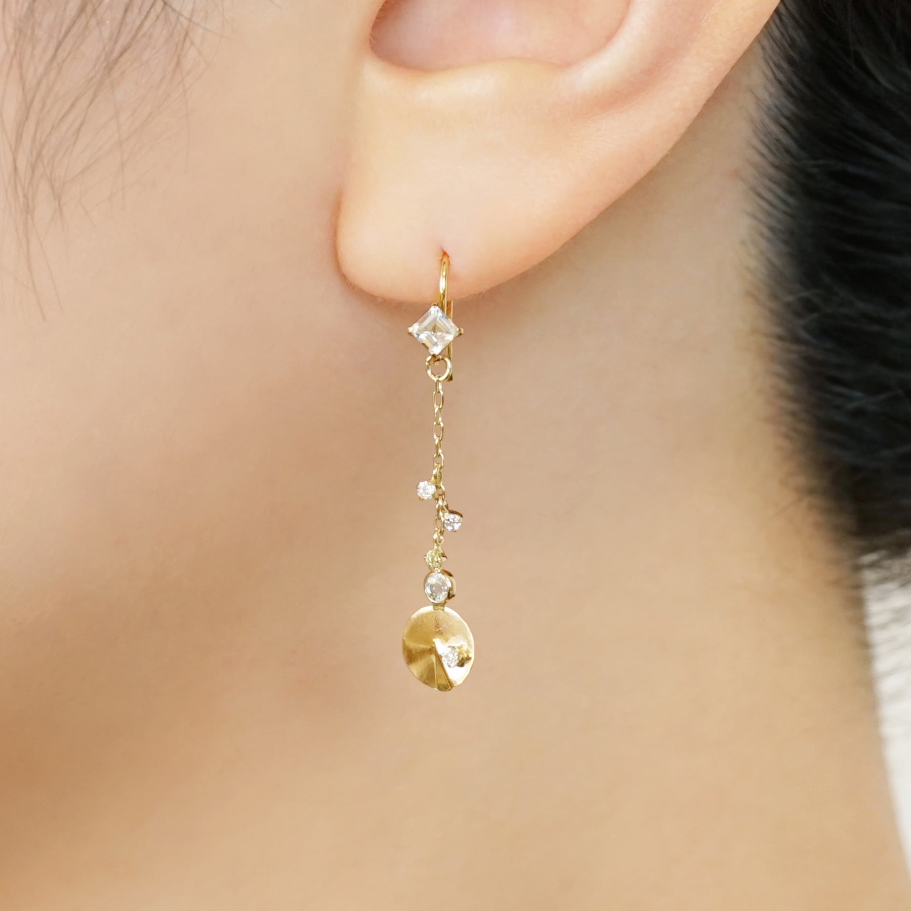 [Palette] 10K Moissanite Charms [Moon & Earth] (Yellow Gold) - Model Image
