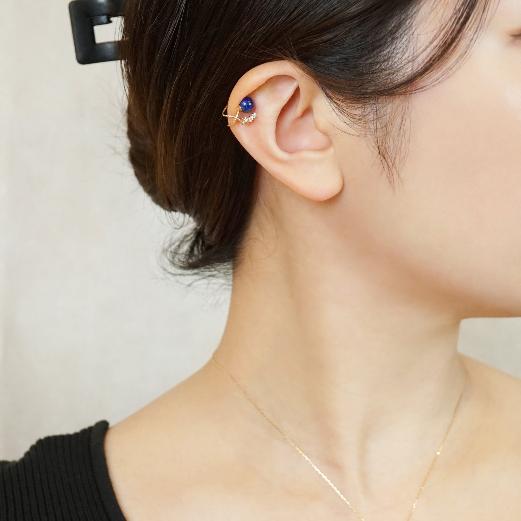 10K Lapis Lazuli Moissanite Ear Cuff [Planet] (Yellow Gold) - Model Image