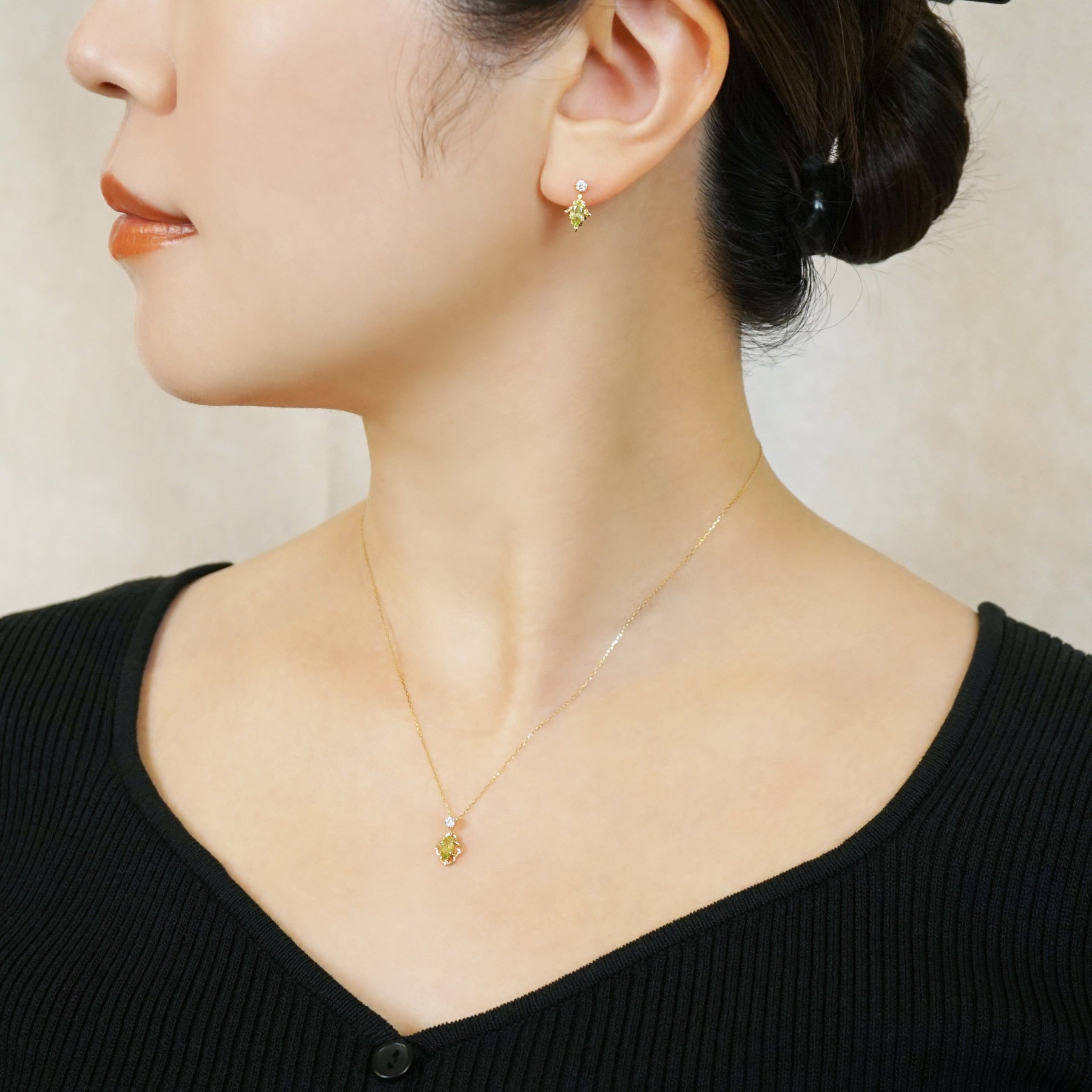 10K Peridot Moissanite Necklace [Nebula] (Yellow Gold) - Model Image