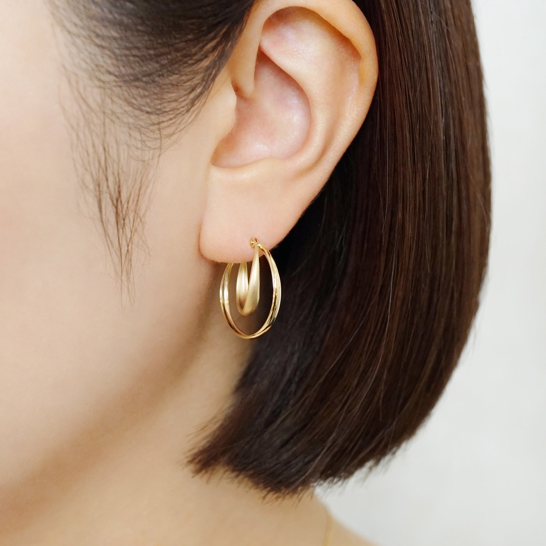 18K/10K Round Double Hoop Earrings (Yellow Gold) - Model Image