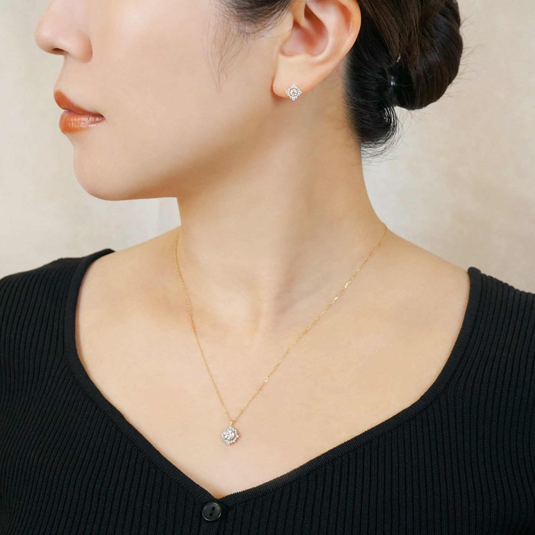 10K Moissanite Necklace [Birth of the Galaxy] (Large) (Yellow Gold) - Model Image