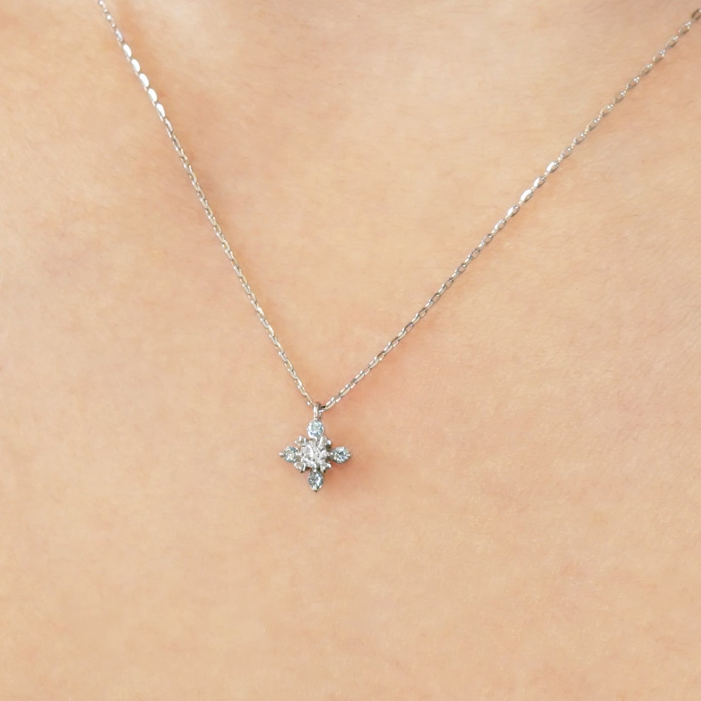 Platinum Diamond Heart Prong Setting Necklace [Ice Blue] - Model Image