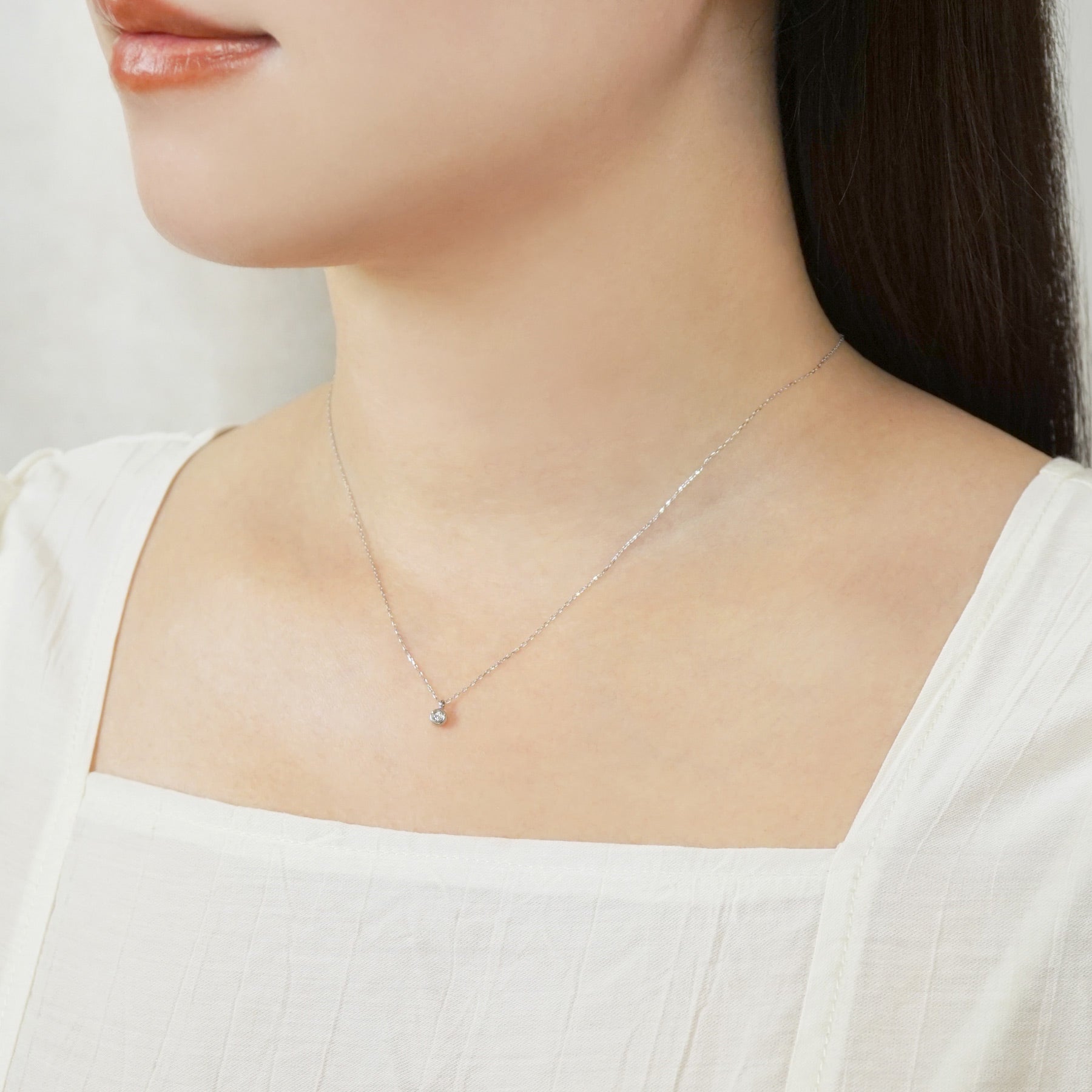 [Web Exclusive] 18K Diamond Solitaire Necklace (White Gold) - Model Image