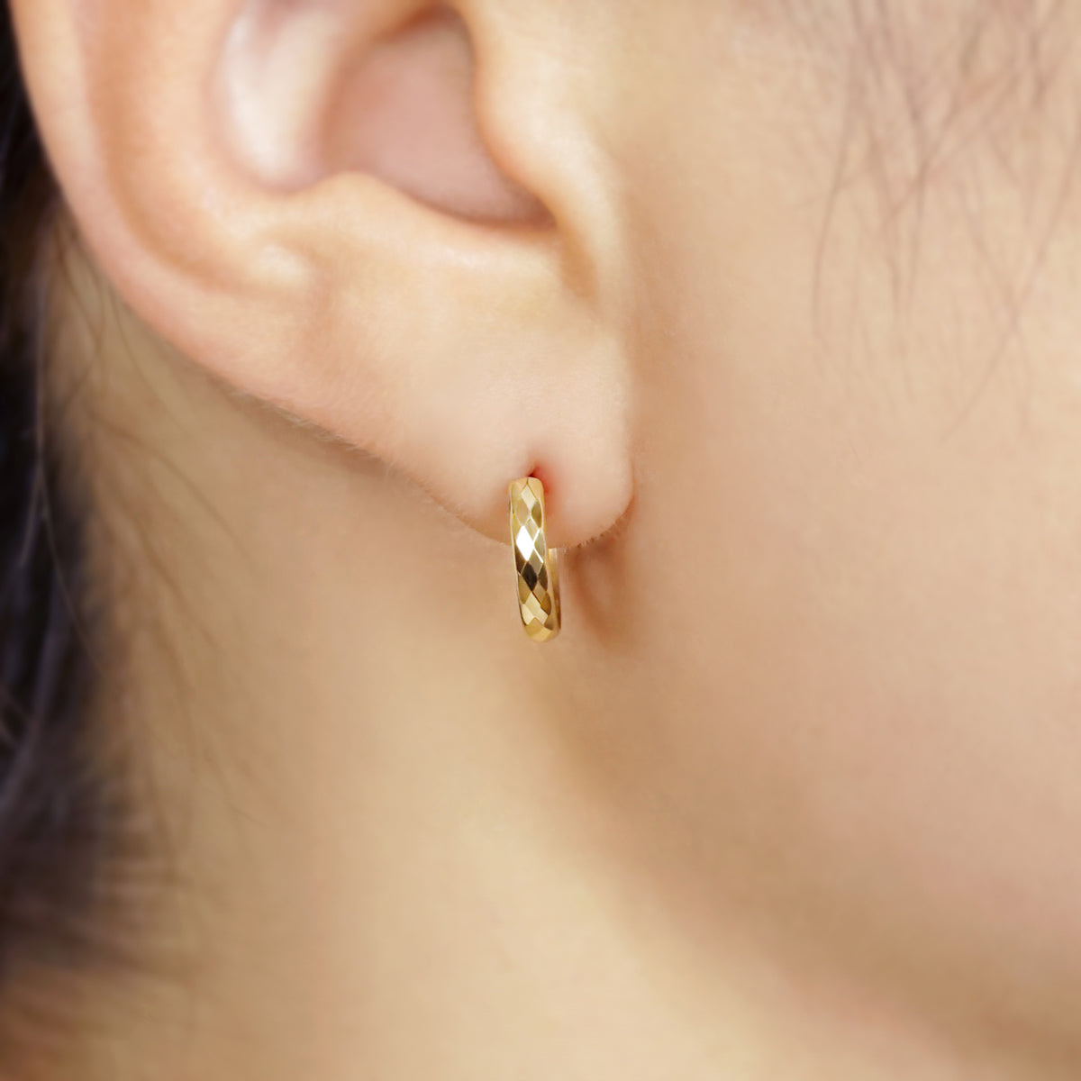 18K Rhombus Cut Hoop Earrings (Yellow Gold) - Model Image