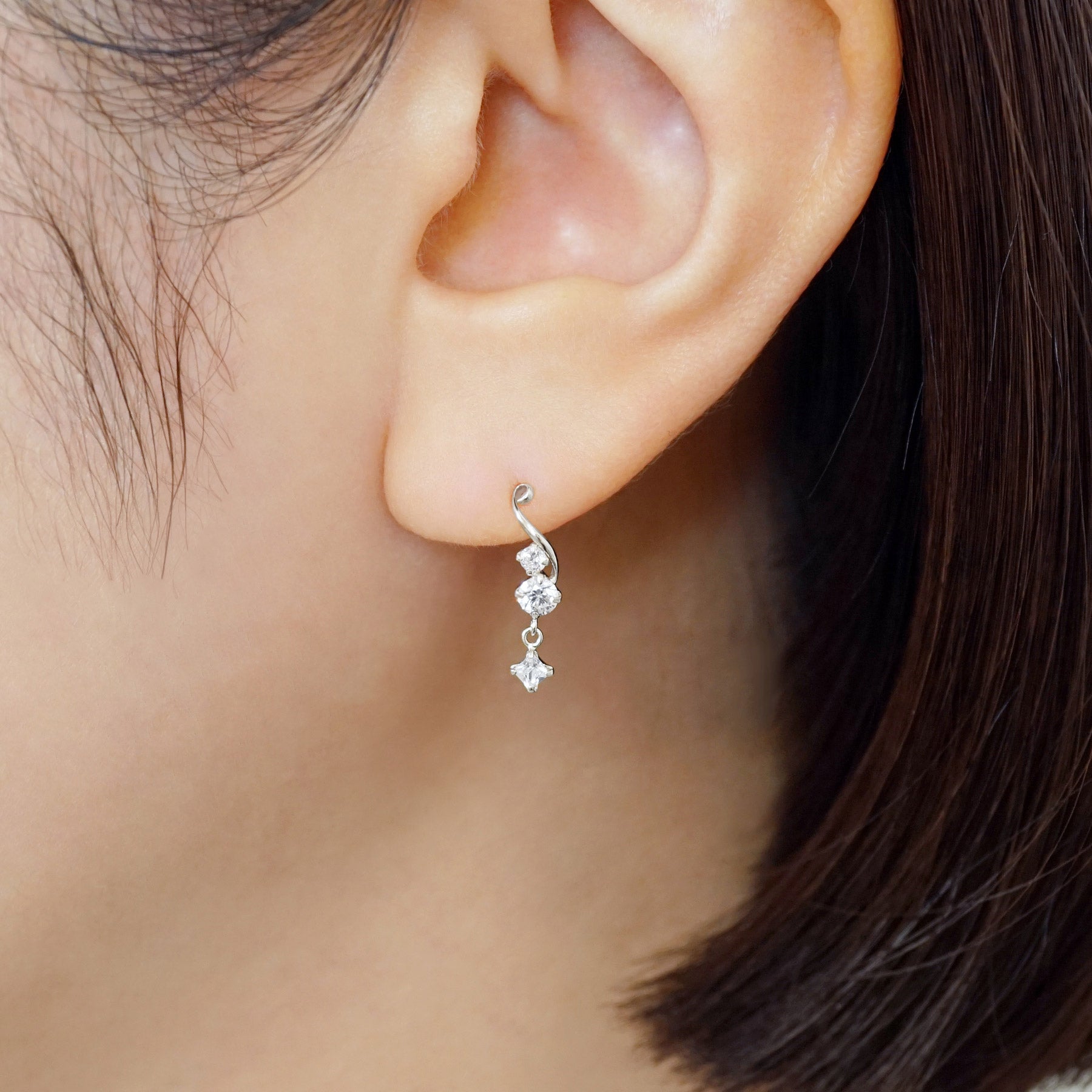 10K Twisted 2-Stone Swinging Square Earrings (White Gold) - Model Image