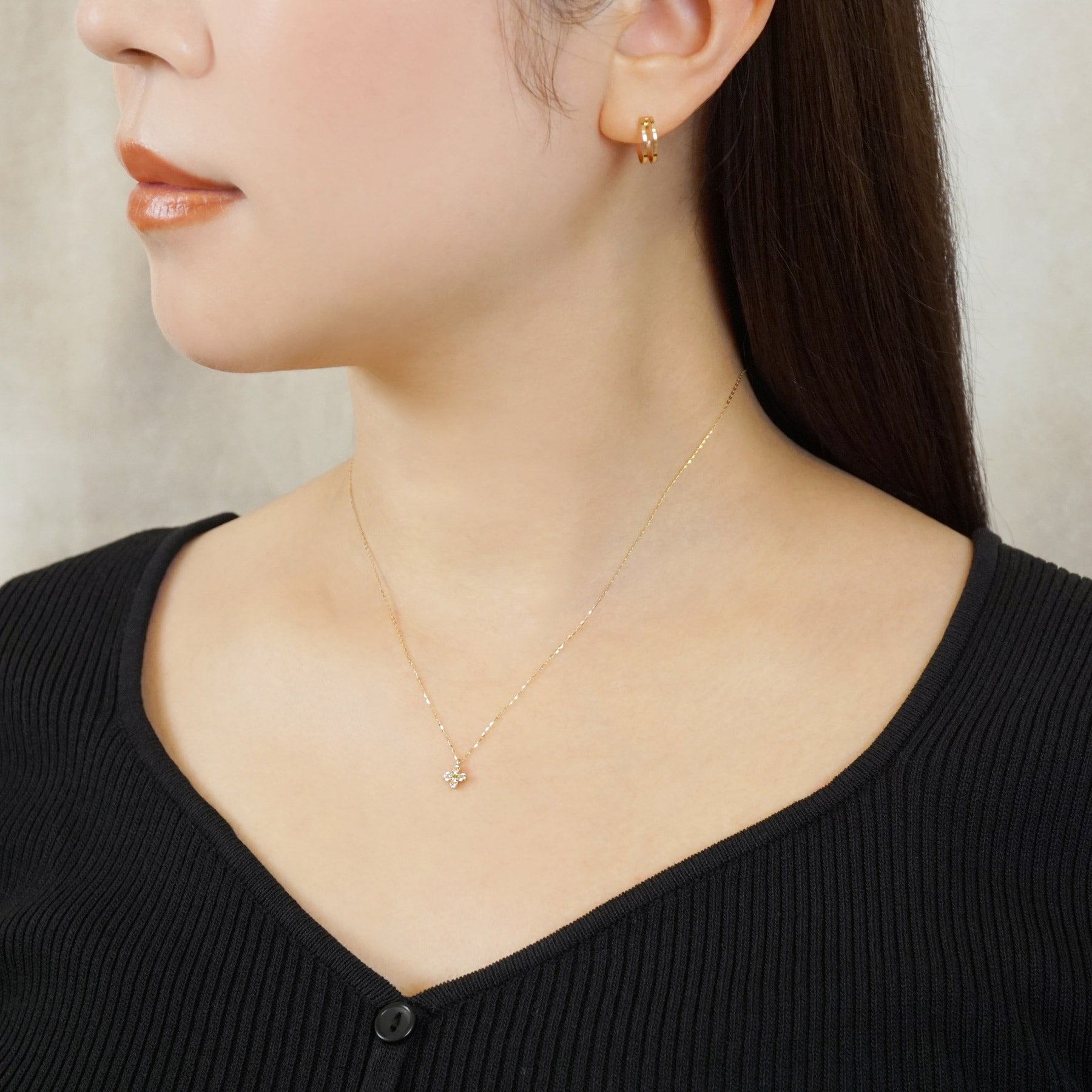 10K Diamond White Topaz Flower Necklace [Green] (Yellow Gold) - Model Image