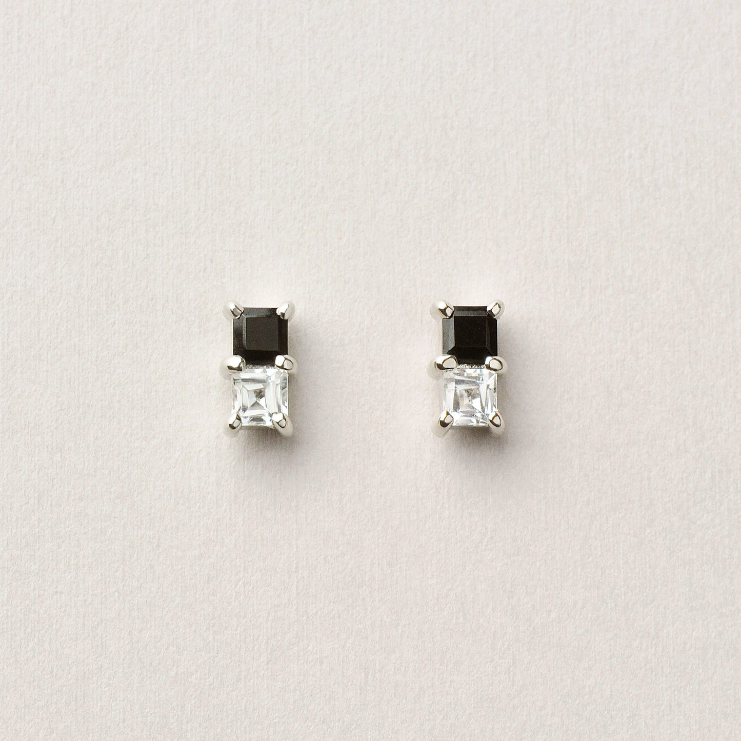 [Second Earrings] Platinum Onyx x White Topaz Earrings - Product Image