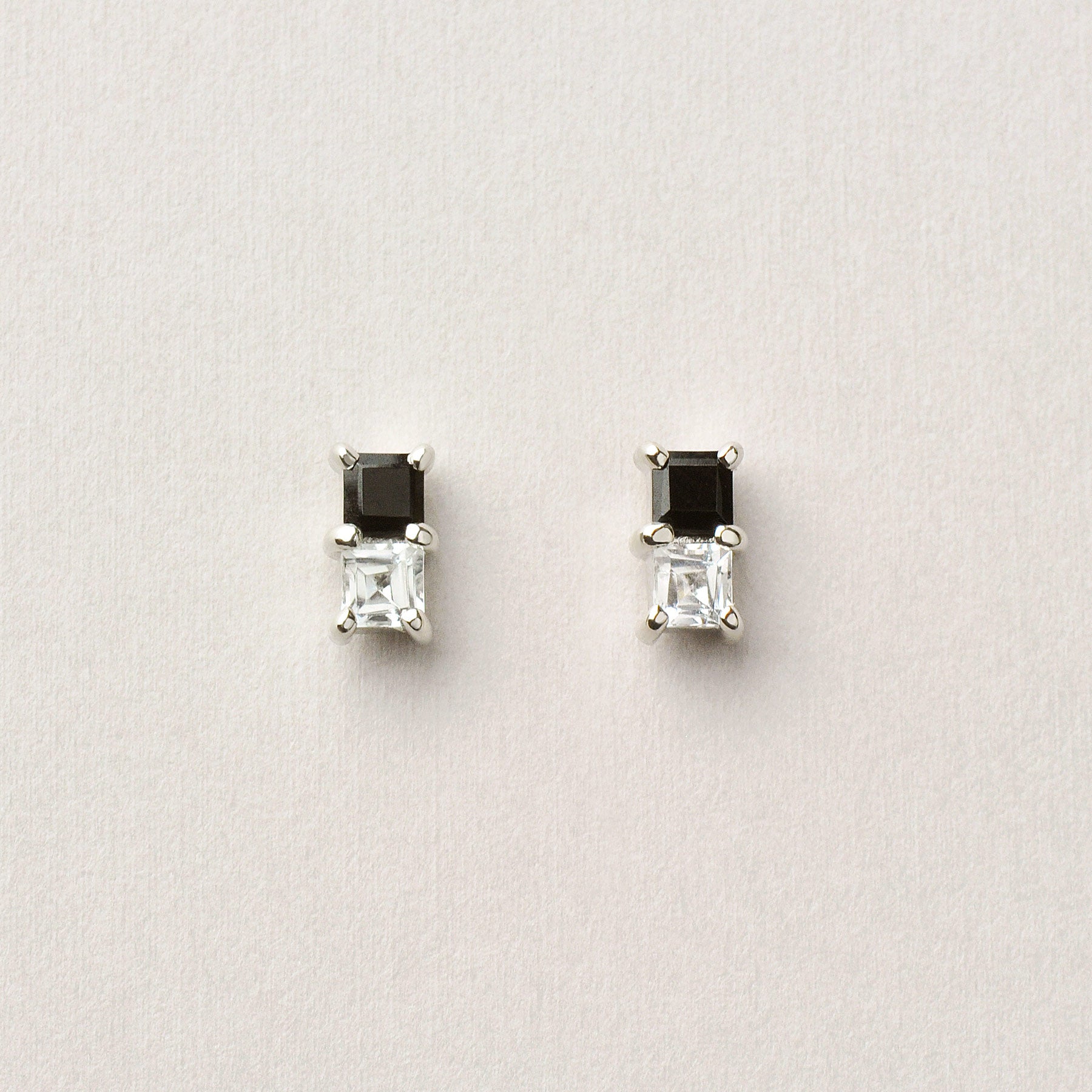 [Second Earrings] Platinum Onyx x White Topaz Earrings - Product Image