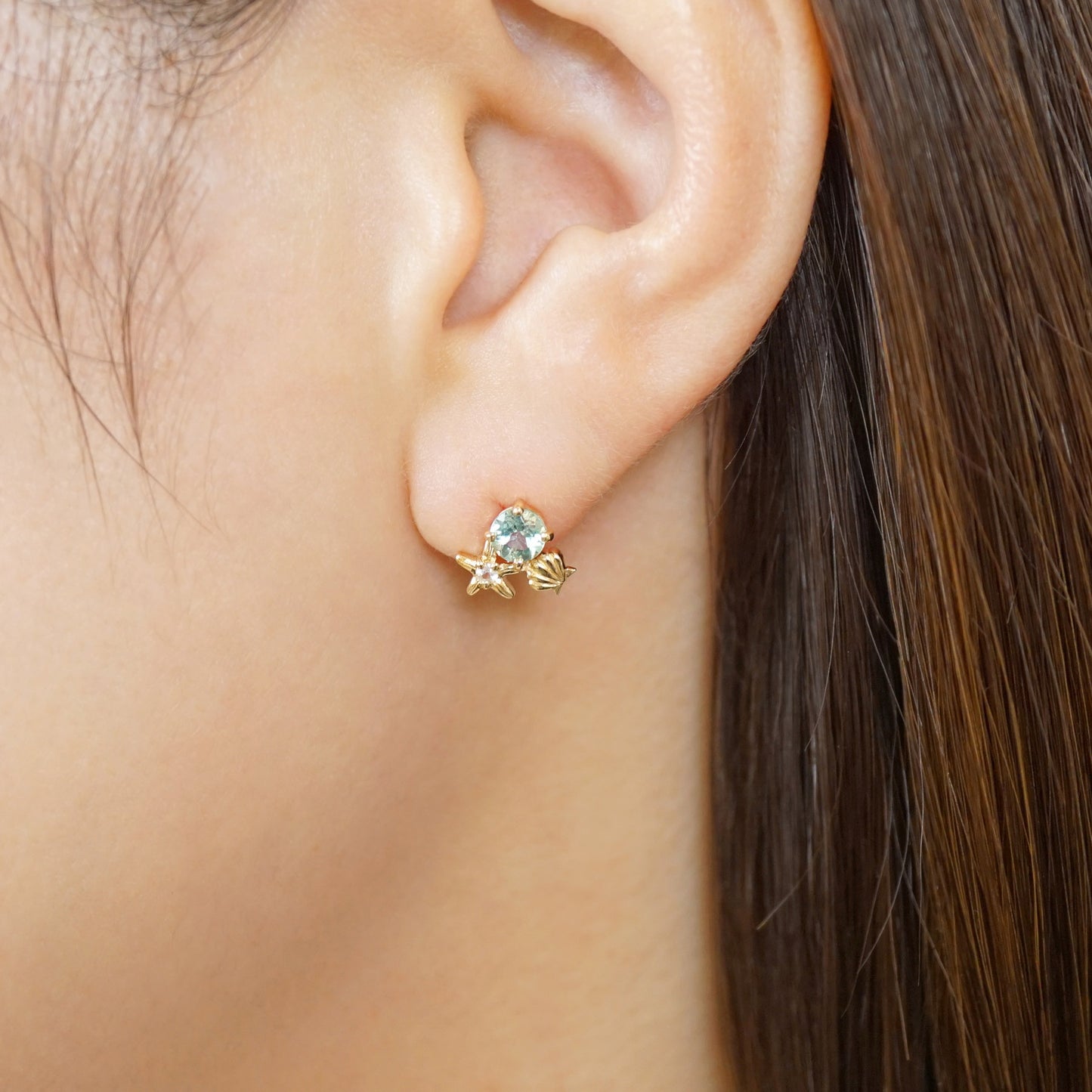 [Solo Earring] 18K/10K Shell Single Earring (Yellow Gold) - Model Image