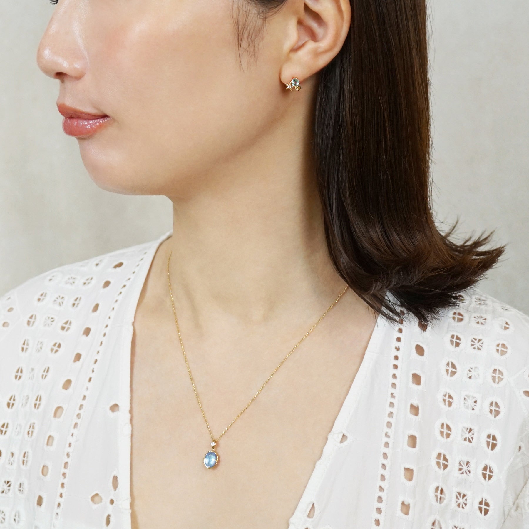 [Solo Earring] 18K/10K Shell Single Earring (Yellow Gold) - Model Image