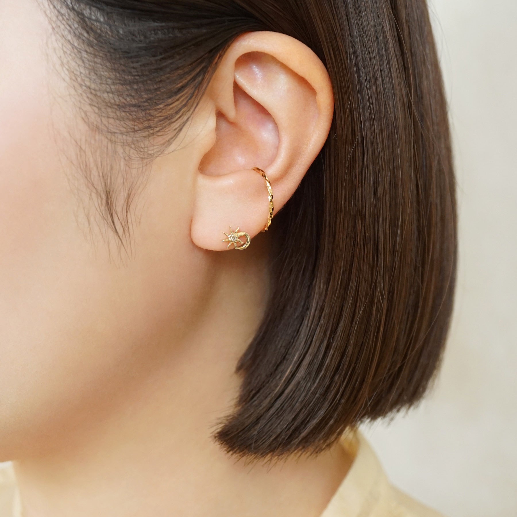 [Solo Earring] 18K/10K Sun & Moon Single Earring (Yellow Gold) - Model Image