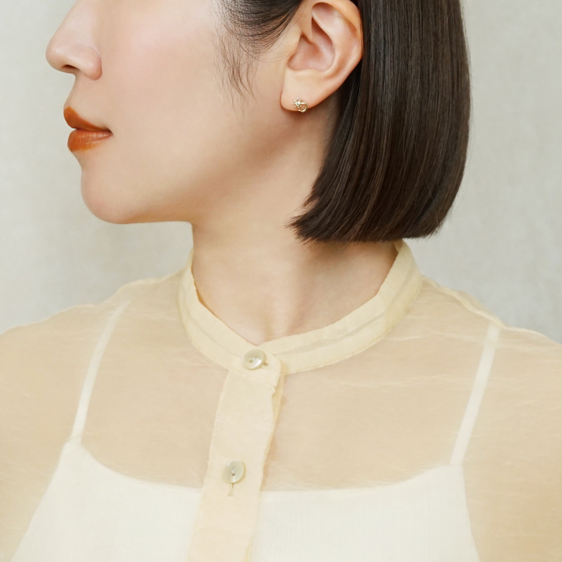 [Solo Earring] 18K/10K Sun & Moon Single Earring (Yellow Gold) - Model Image