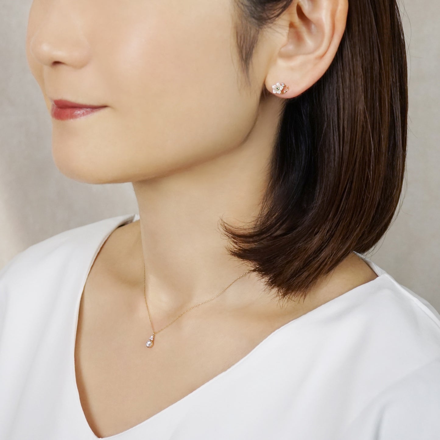 10K Shell Flower Emerald Stud Earrings (Yellow Gold) - Model Image
