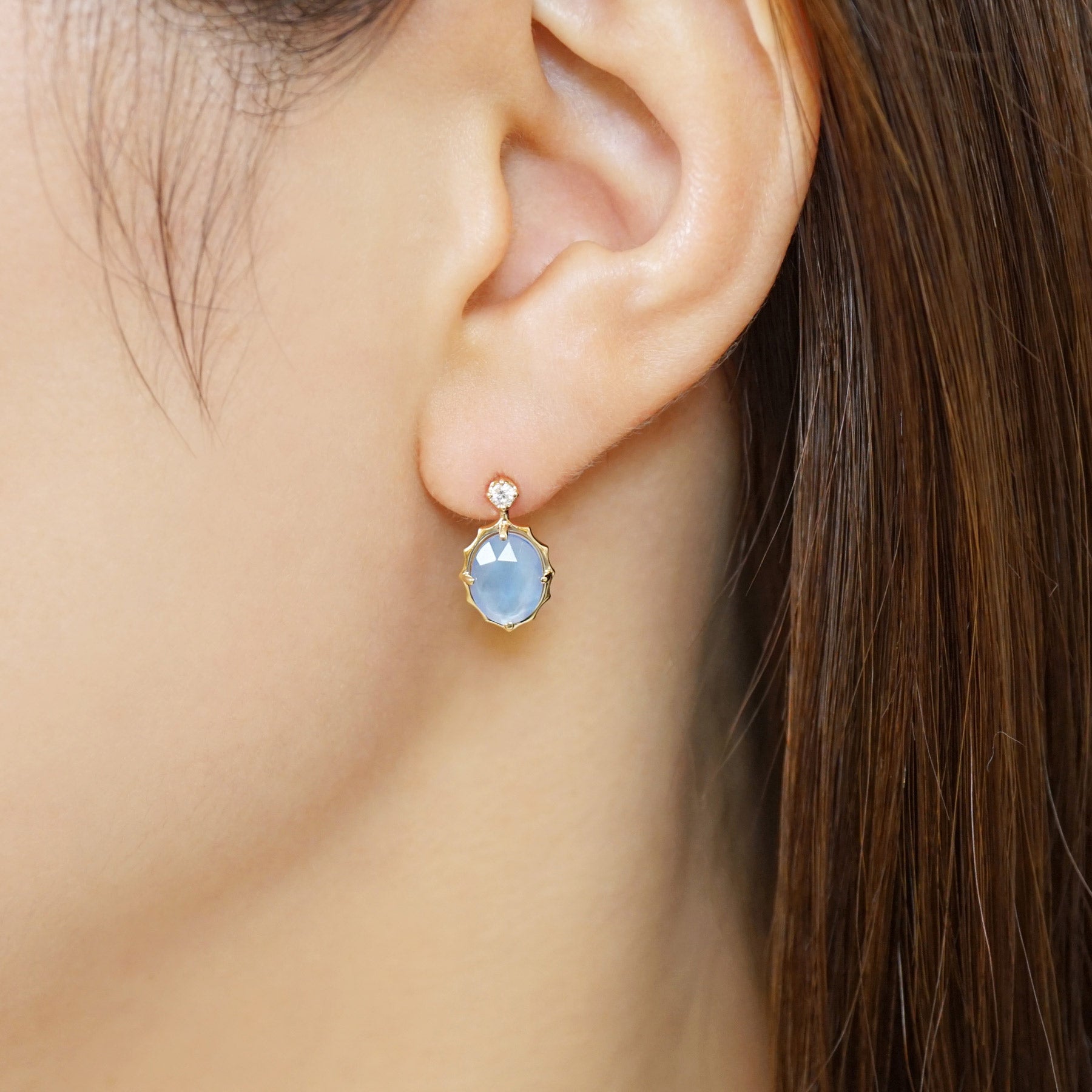18K/10K "Plage" Blue Quartz x White Shell Earrings (Yellow Gold) - Model Image