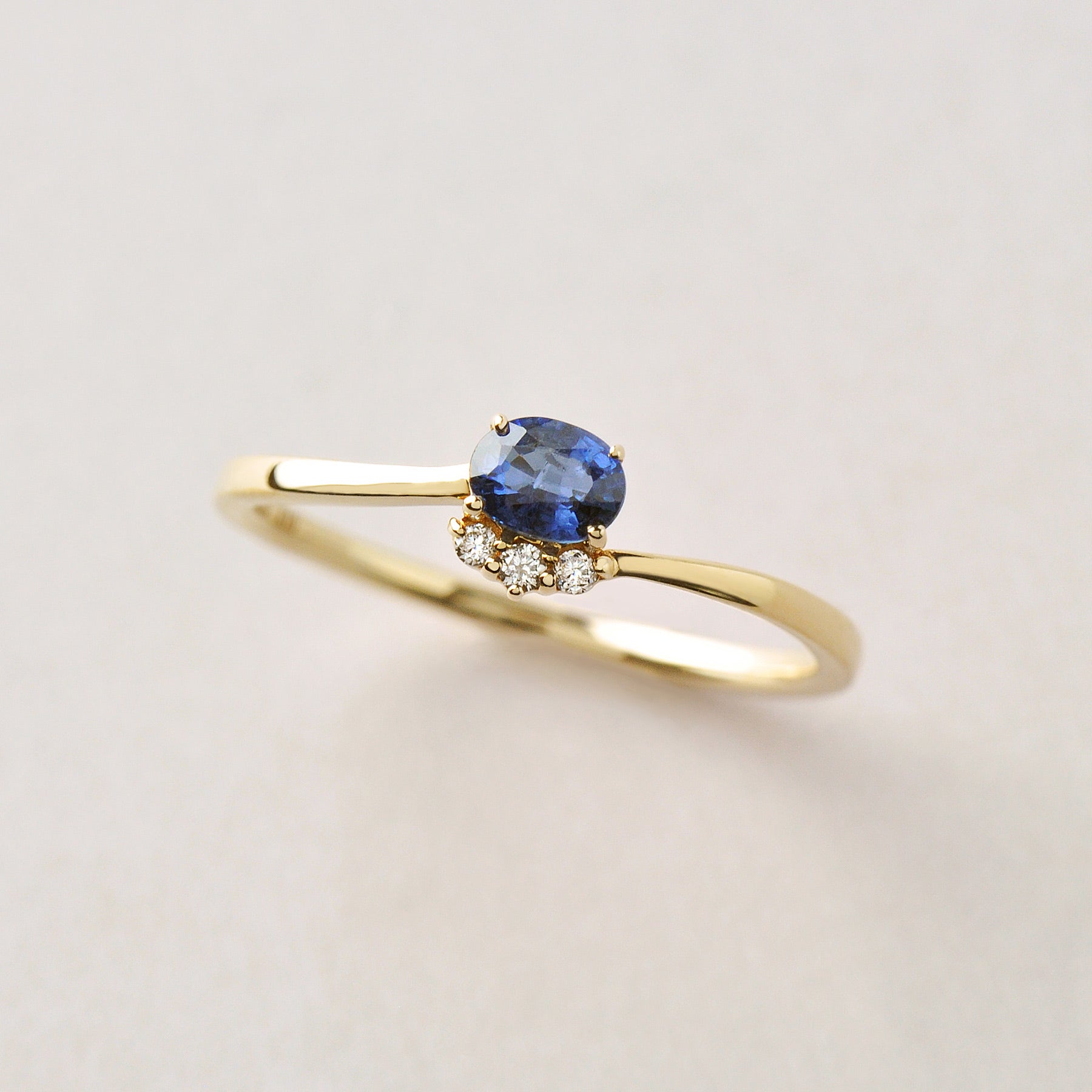 10K Sapphire Oval Ring (Yellow Gold) - Product Image