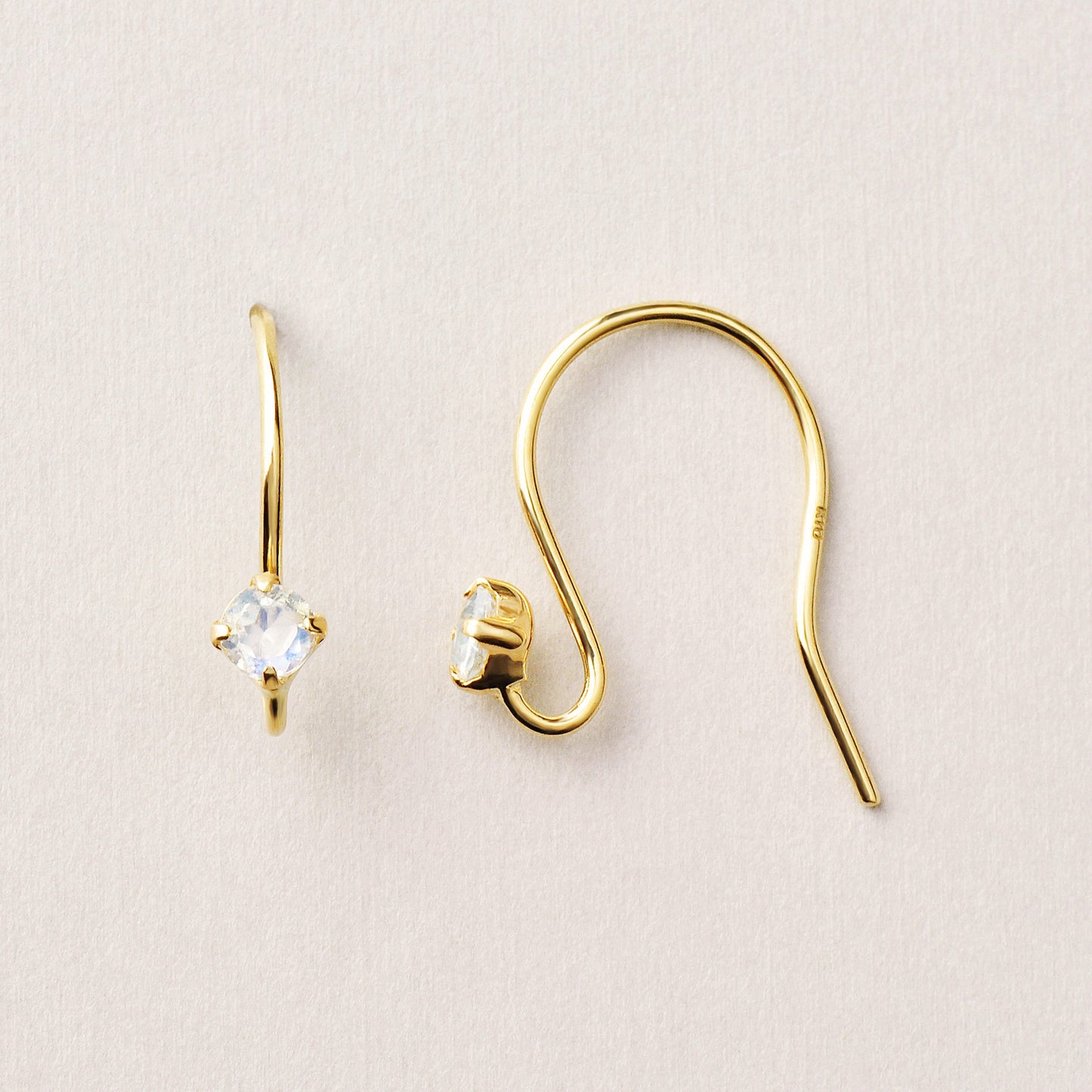 [Palette] 10K Blue Moonstone Wire Base Earrings (Yellow Gold) - Product Image