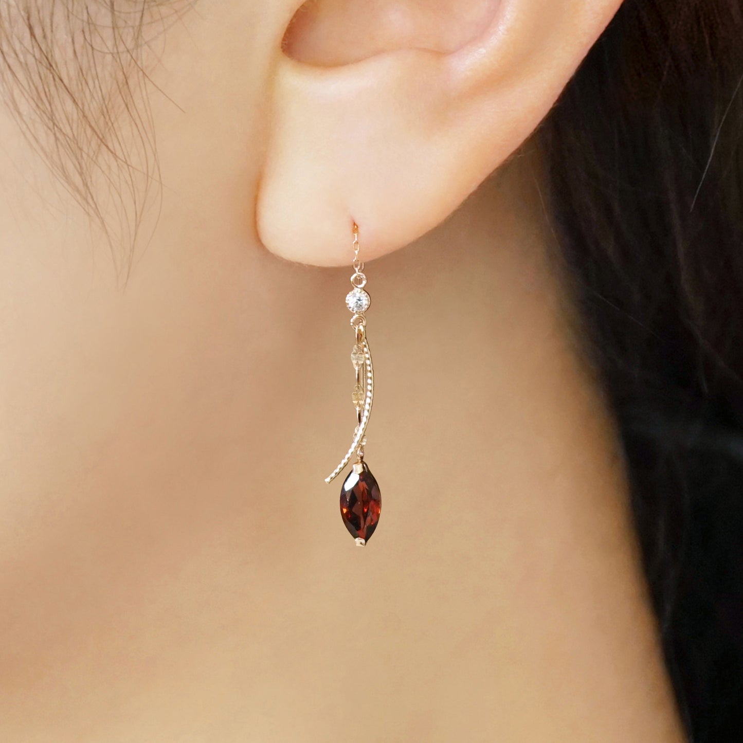 [WEB Exclusive] 10K Garnet Dew Drop Threader Earrings (Rose Gold) - Model Image