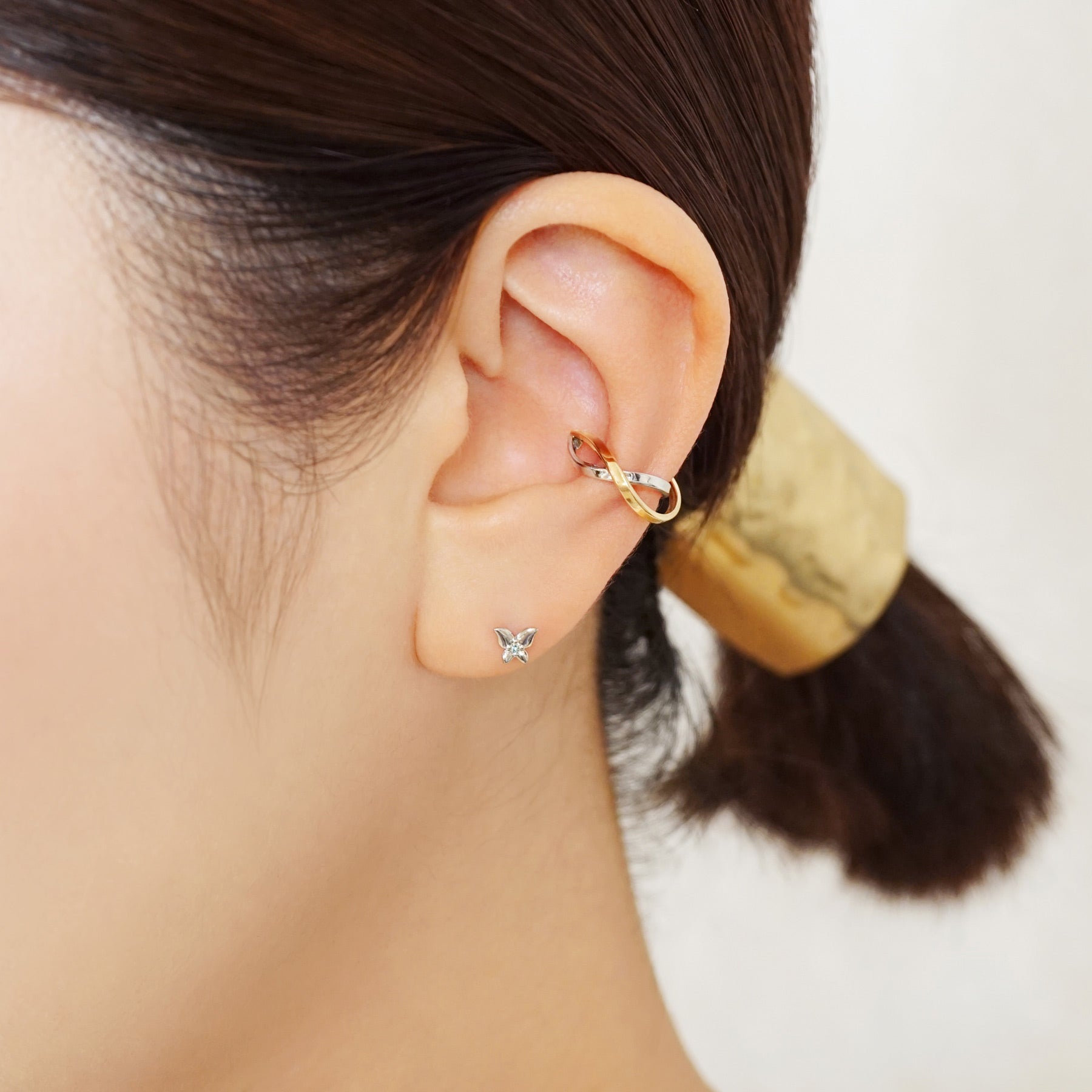 [Solo Earring] [Second Earrings] Platinum Ice Blue Diamond Butterfly Single Earring - Model Image