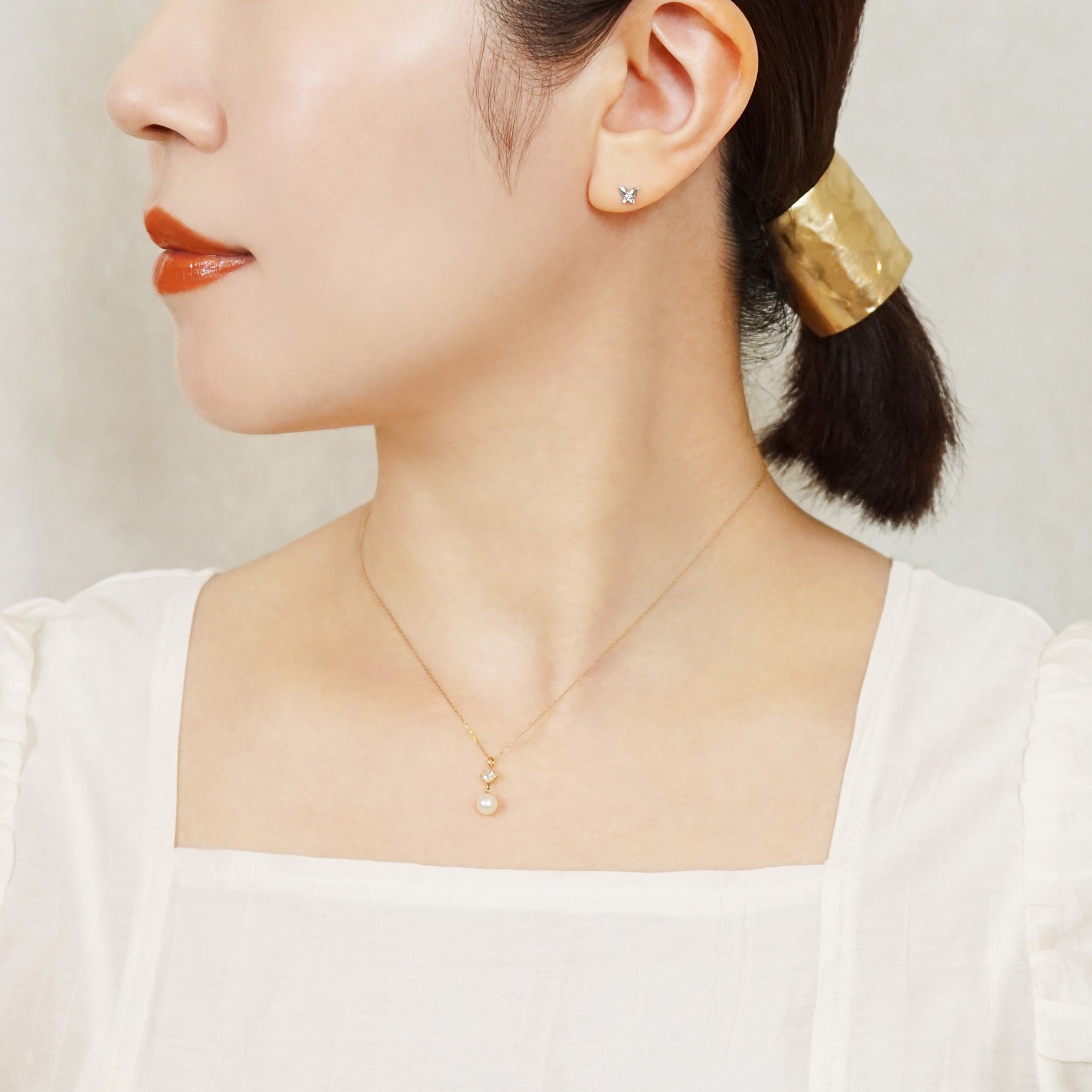 [Solo Earring] [Second Earrings] Platinum Ice Blue Diamond Butterfly Single Earring - Model Image