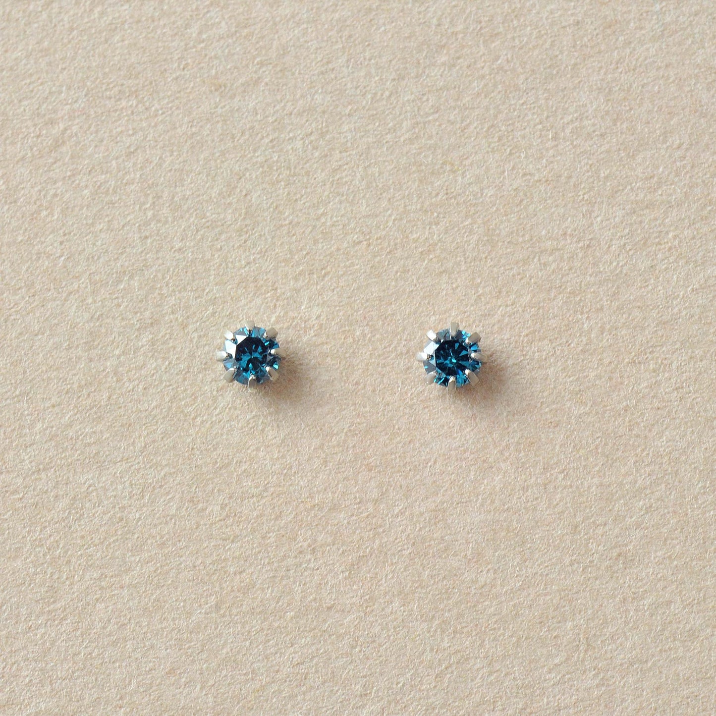 [Second Earrings] Platinum Blue Diamond Earrings - Product Image