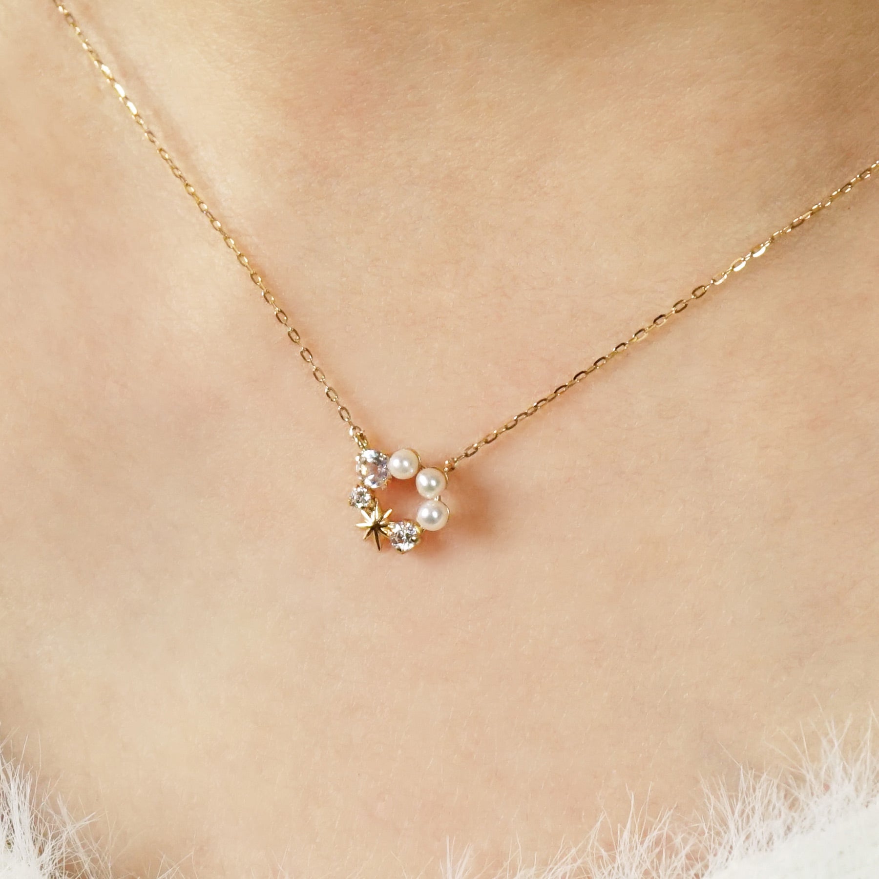 10K Freshwater Pearl Necklace [Luminous] (Yellow Gold) - Model Image