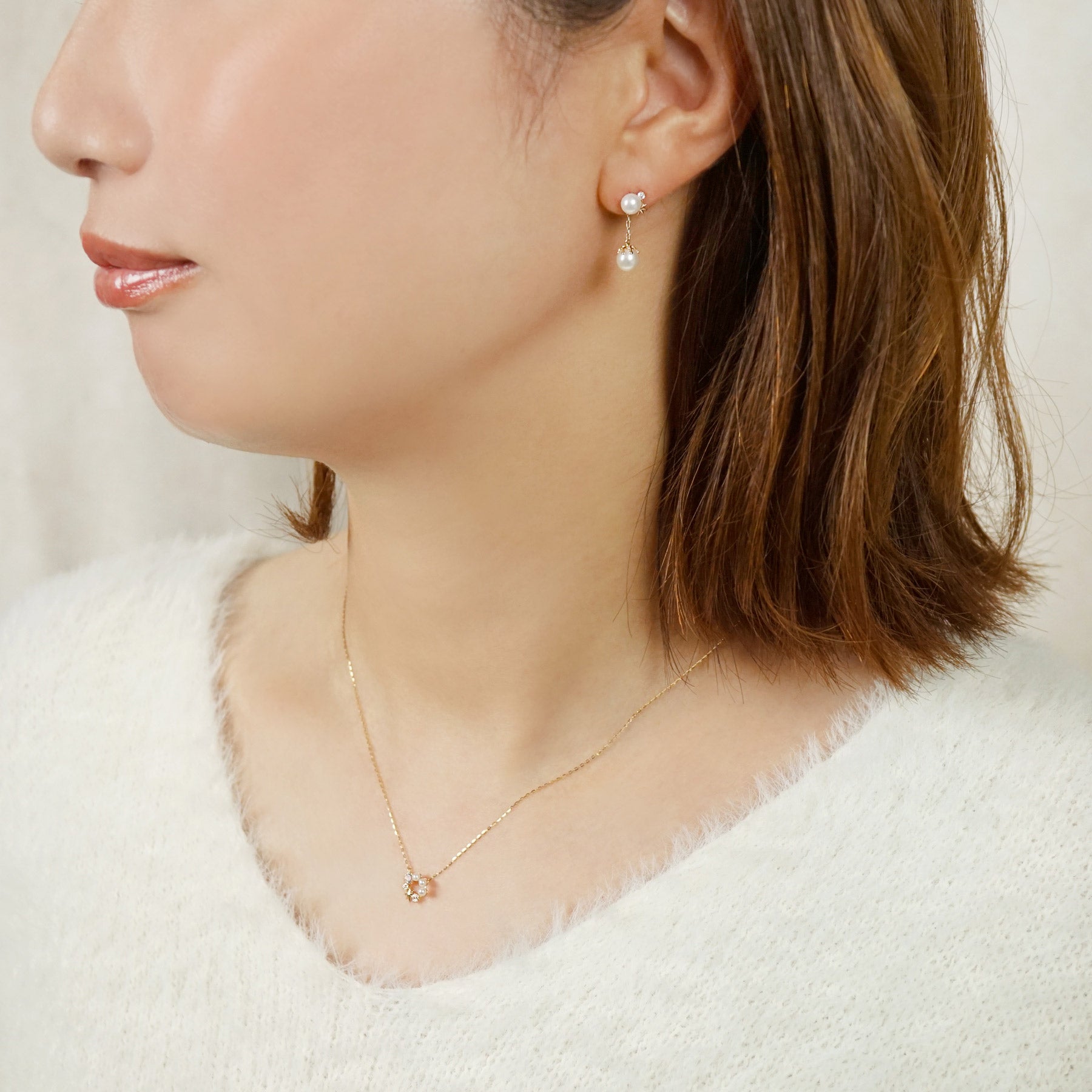 10K Freshwater Pearl Necklace [Luminous] (Yellow Gold) - Model Image